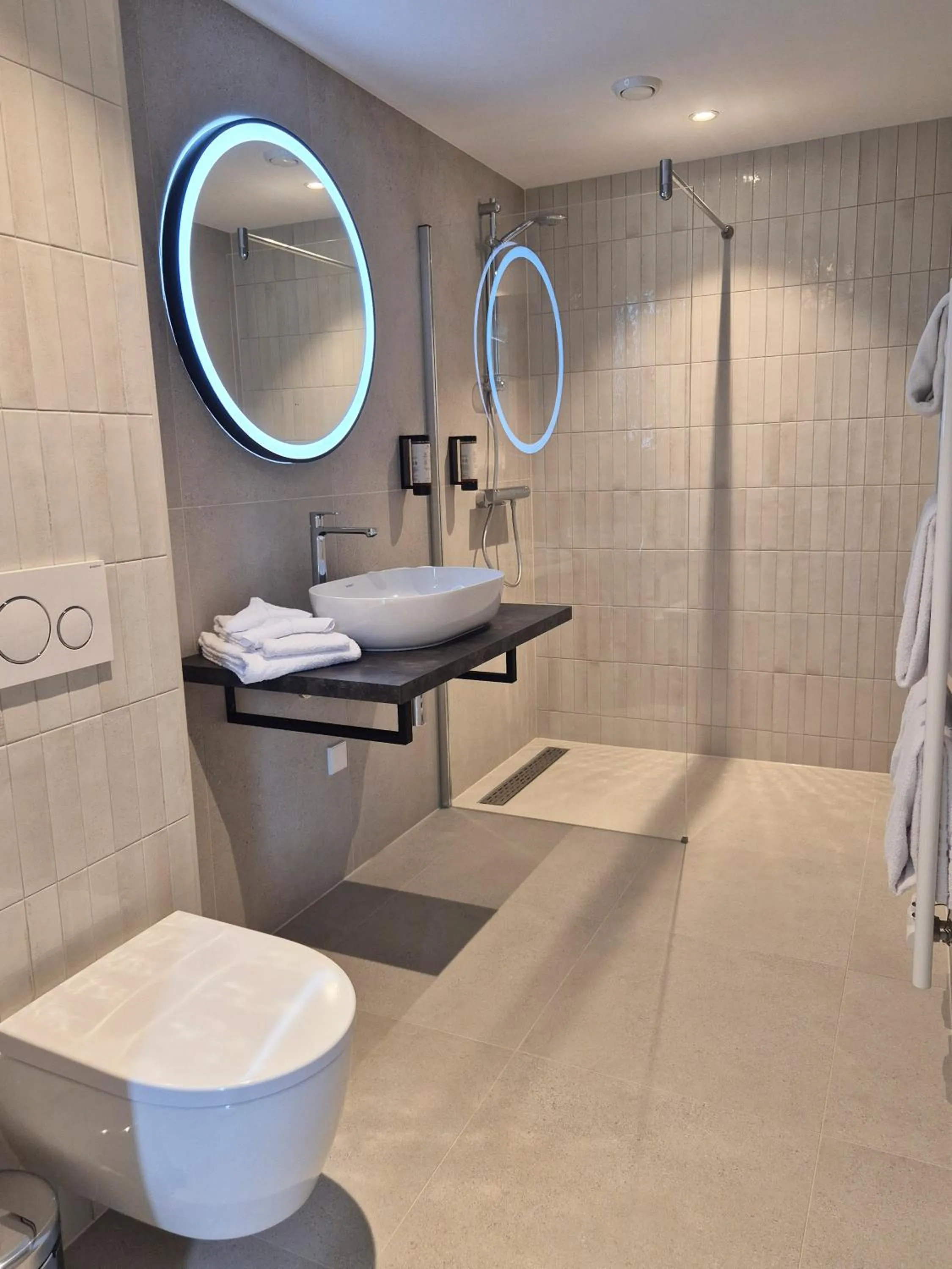 Shower in Hotel de Baak Seaside