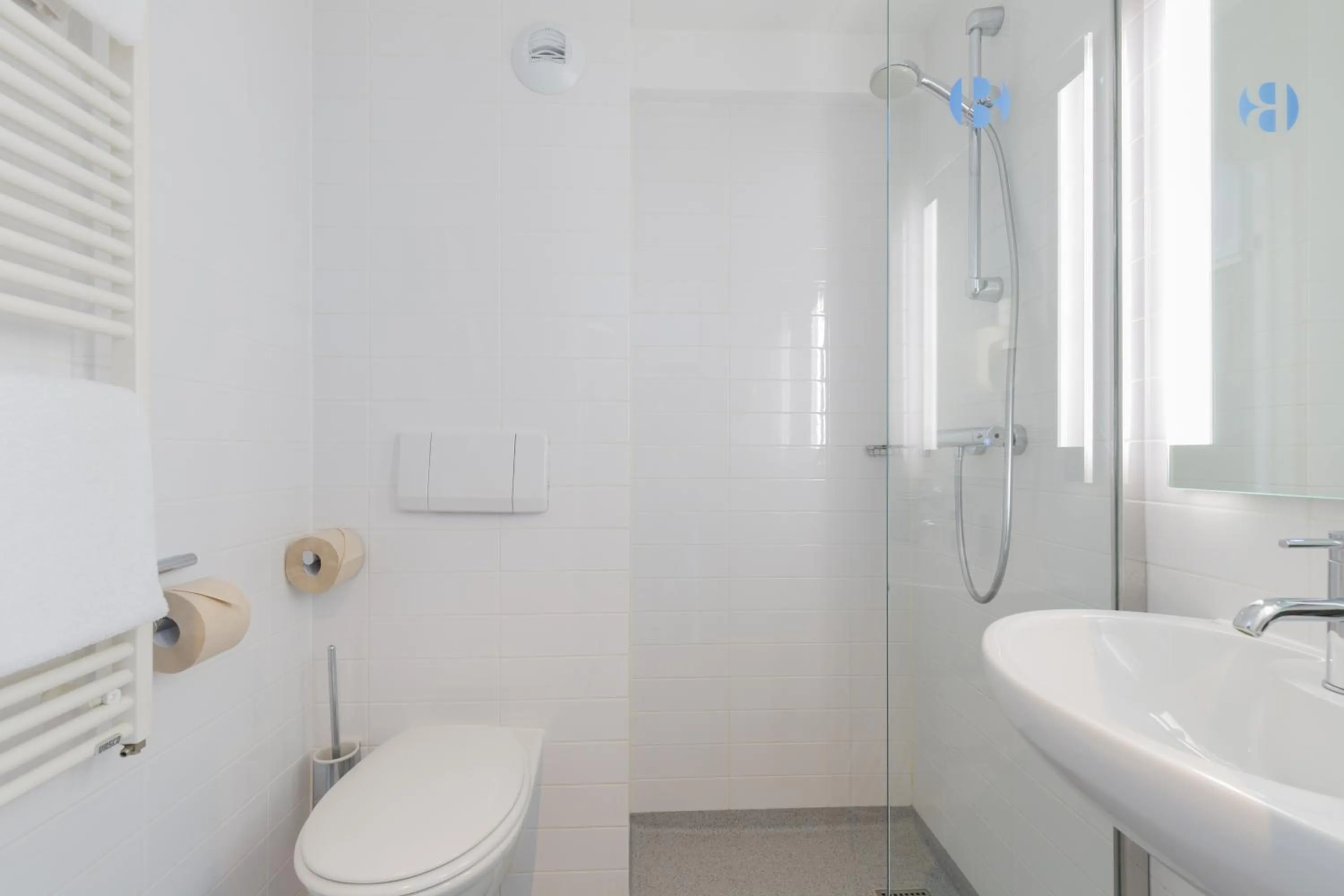 Shower in Hotel de Baak Seaside