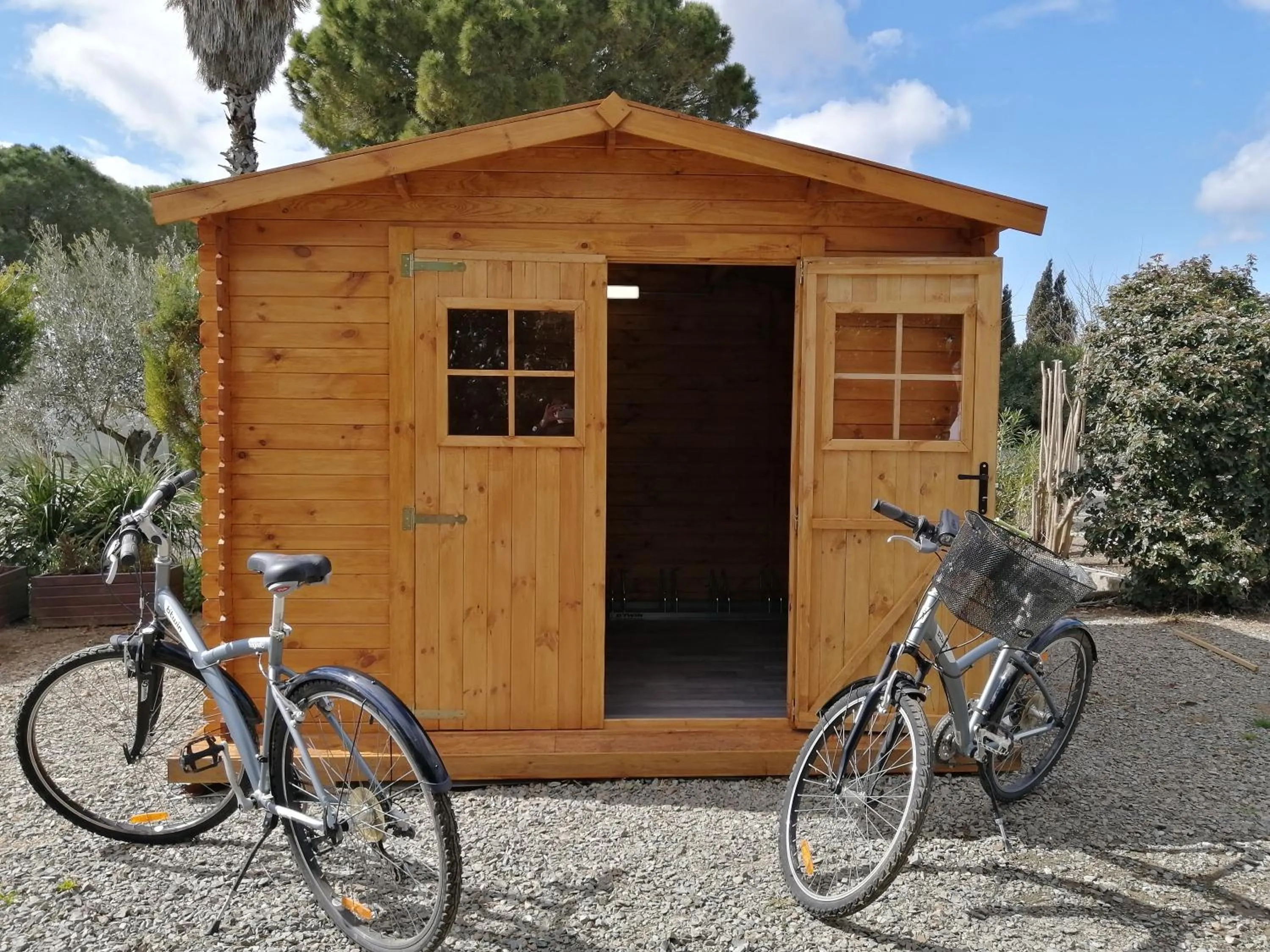 Cycling in A l'Orée Des Vignes