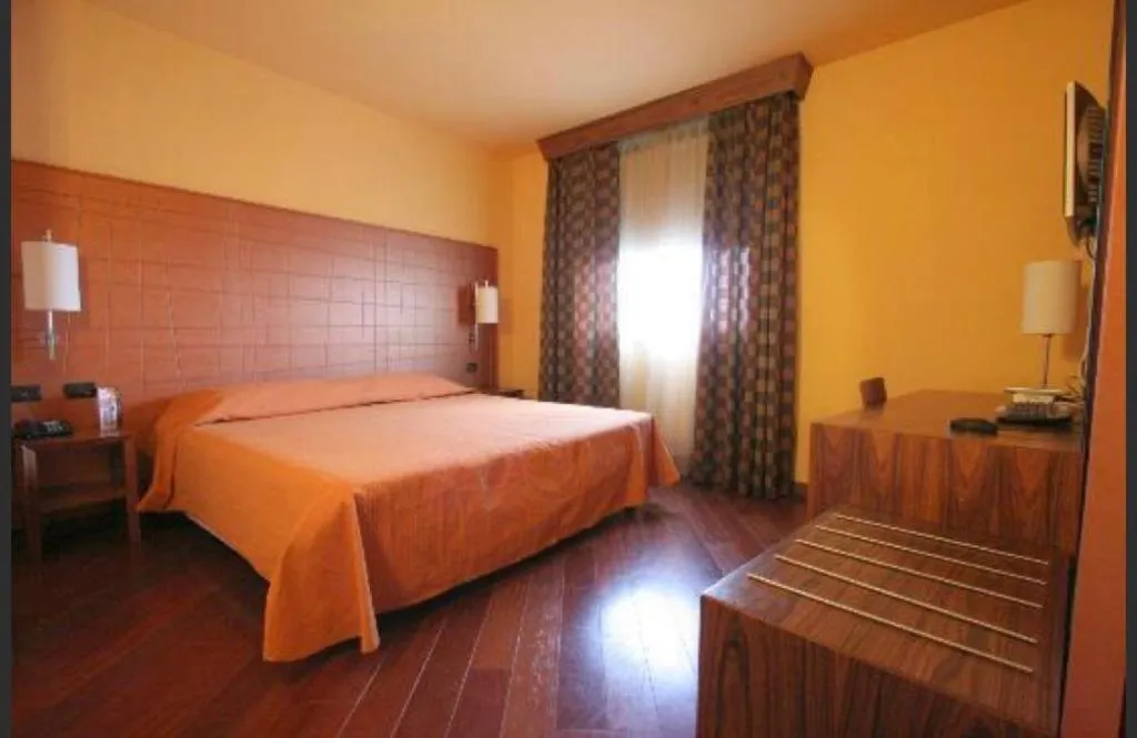 Bed in Laghi Room Only
