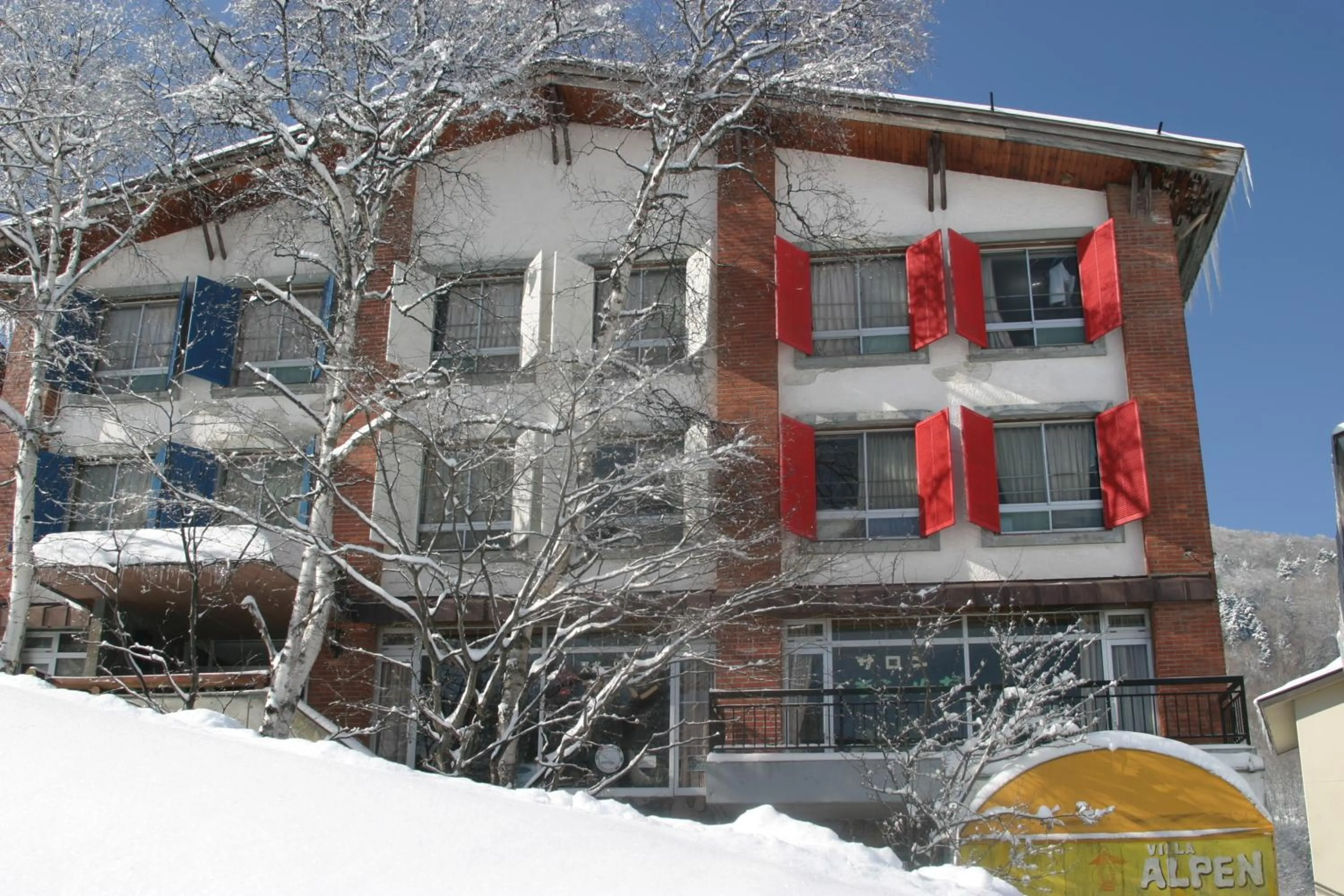 Facade/entrance in Villa Alpen