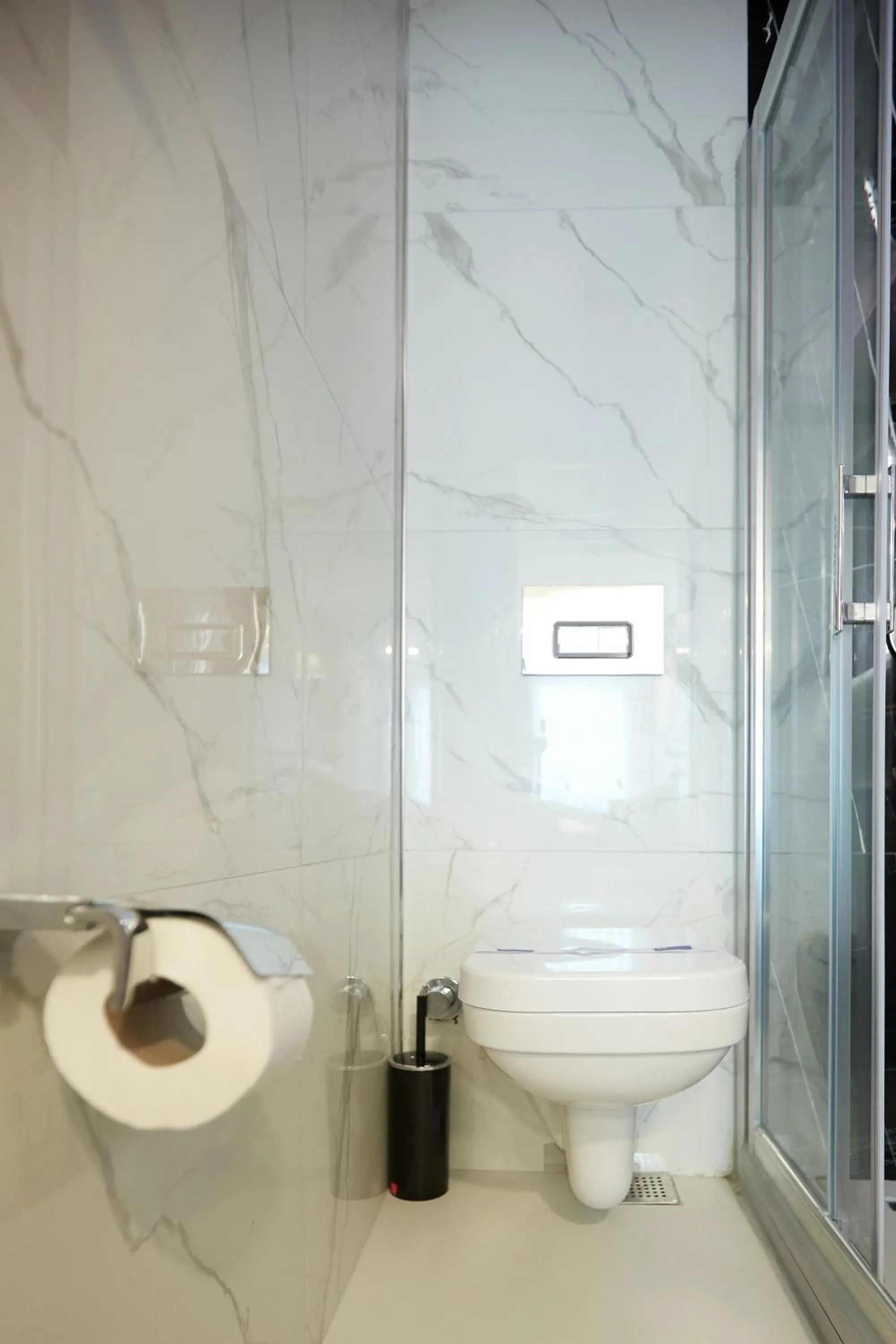 Shower in Kartal Palace Taksim Square FAMILY HOTEL