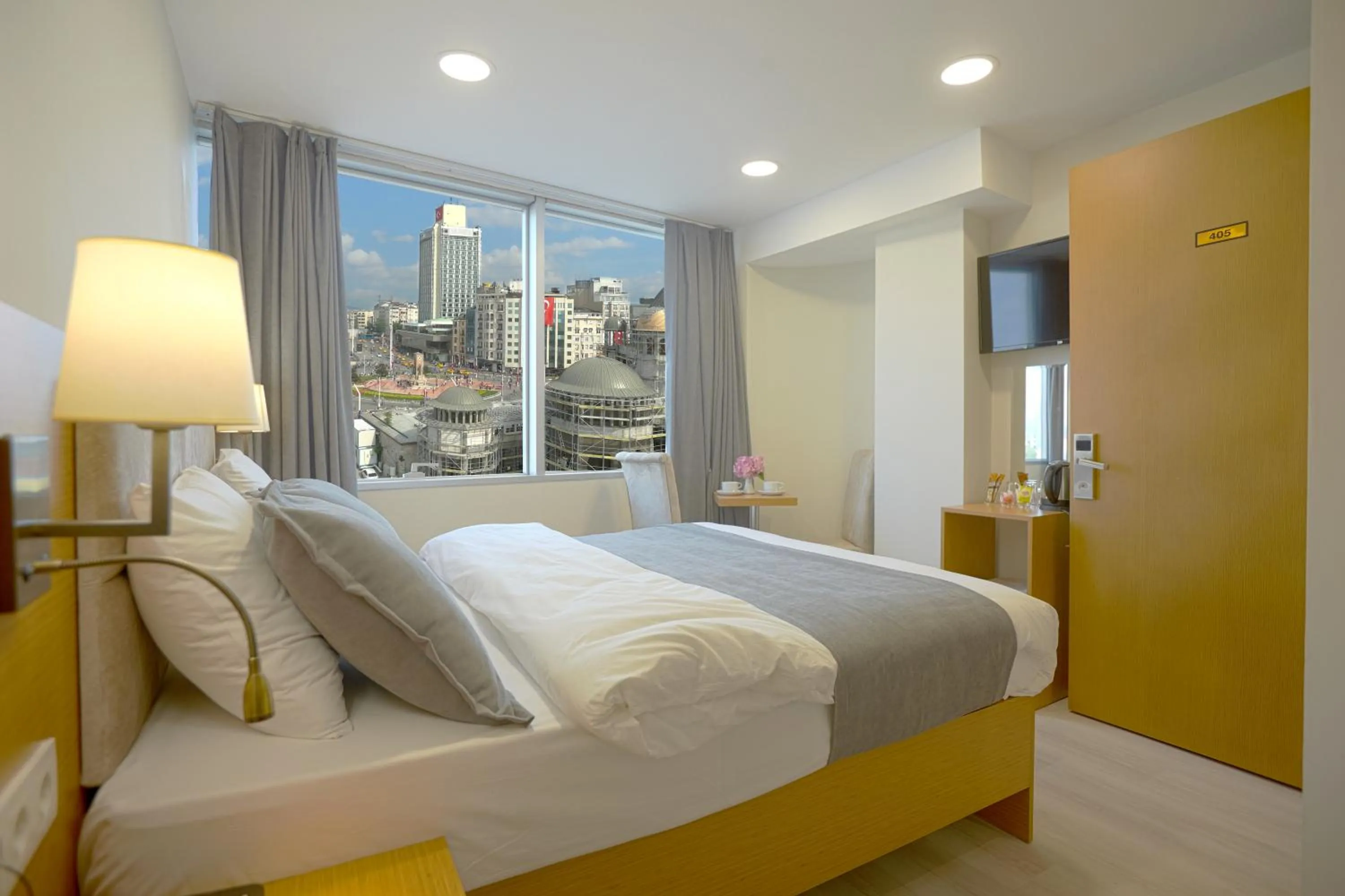 Photo of the whole room, Bed in Kartal Palace Taksim Square FAMILY HOTEL