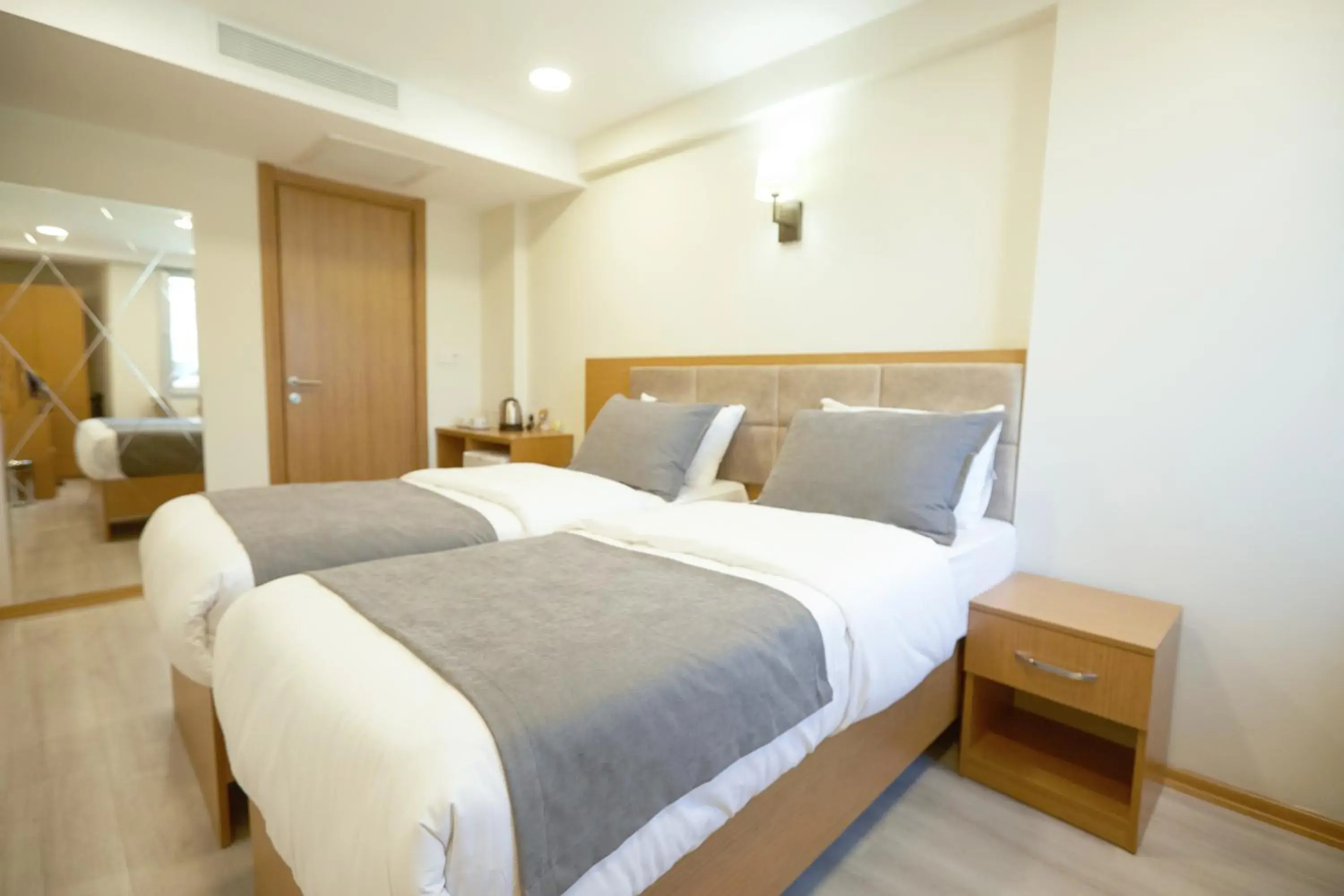 Standard Twin Room with City View in Kartal Palace Taksim Square FAMILY HOTEL Standard Twin Room with City View in Kartal Palace Taksim Square FAMILY HOTEL