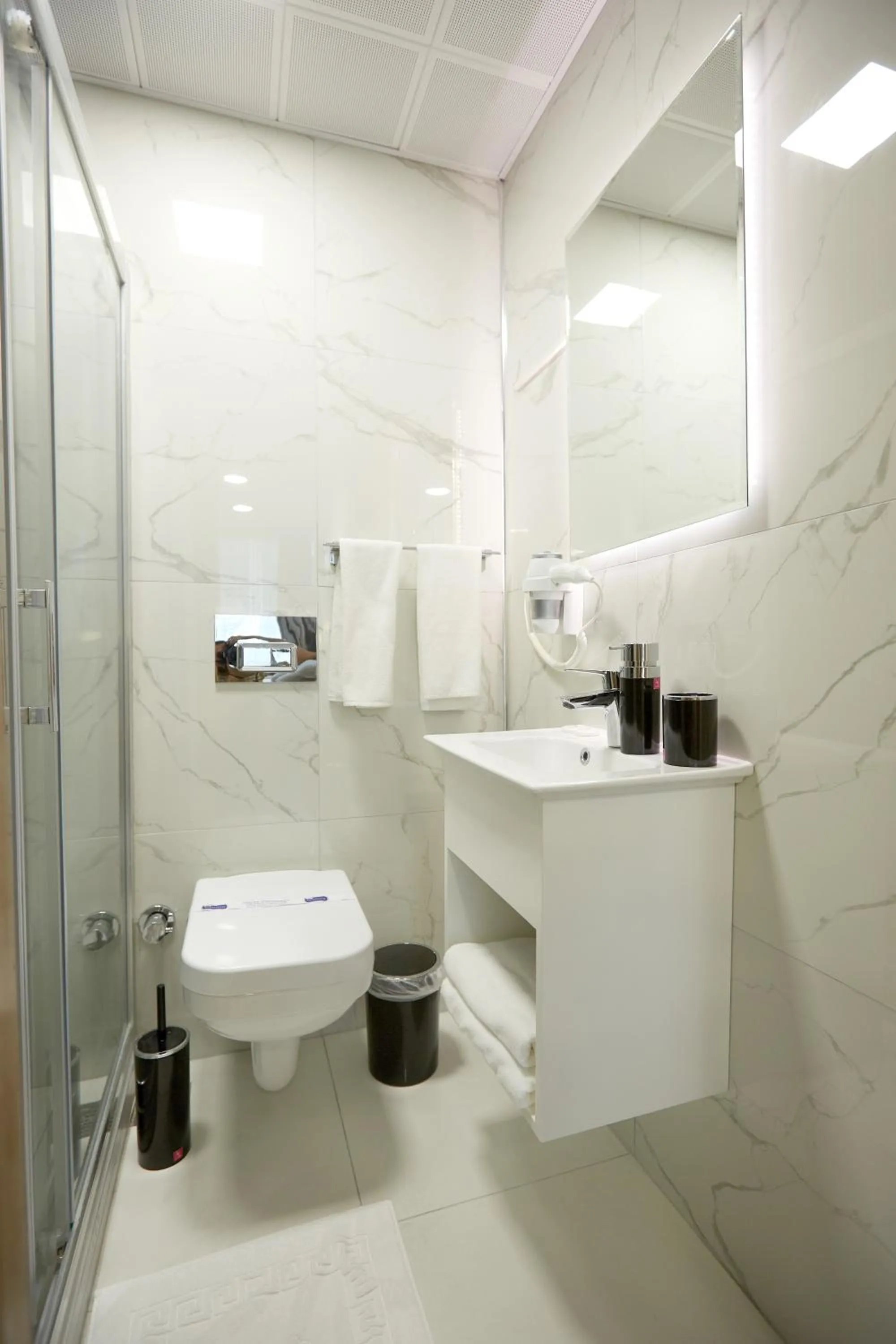 Toilet in Kartal Palace Taksim Square FAMILY HOTEL