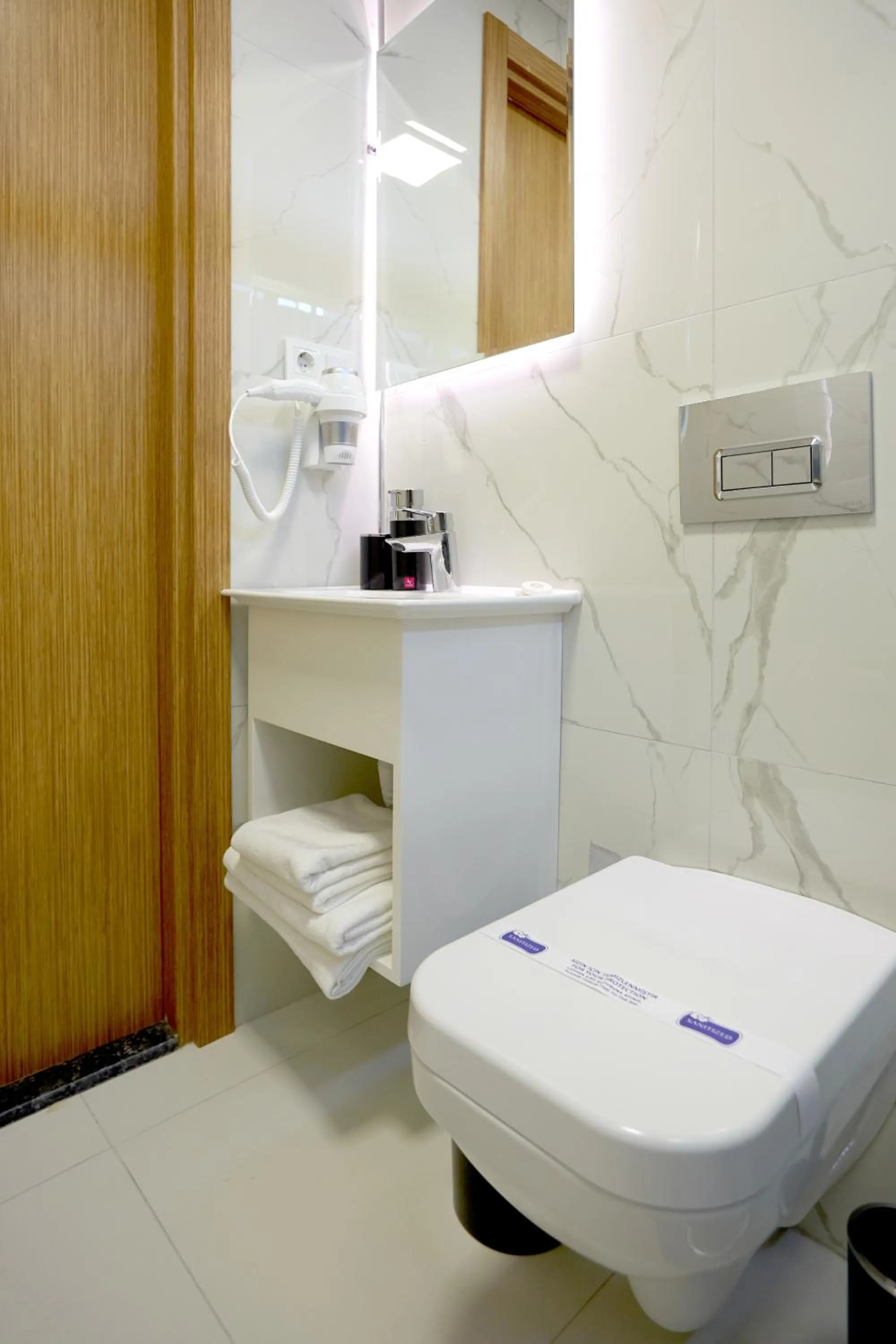 Bathroom in Kartal Palace Taksim Square FAMILY HOTEL