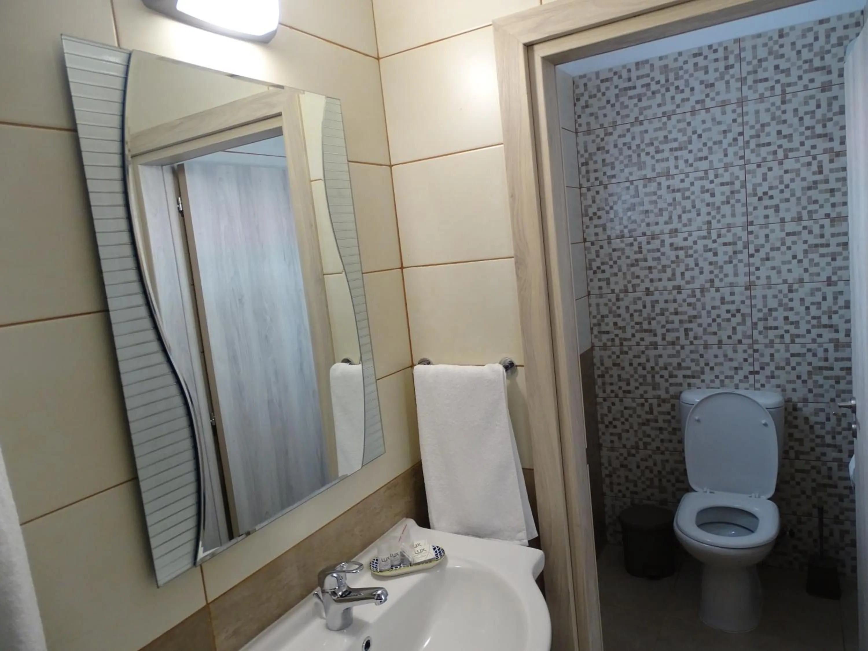 Toilet in Proteas Mare Suites