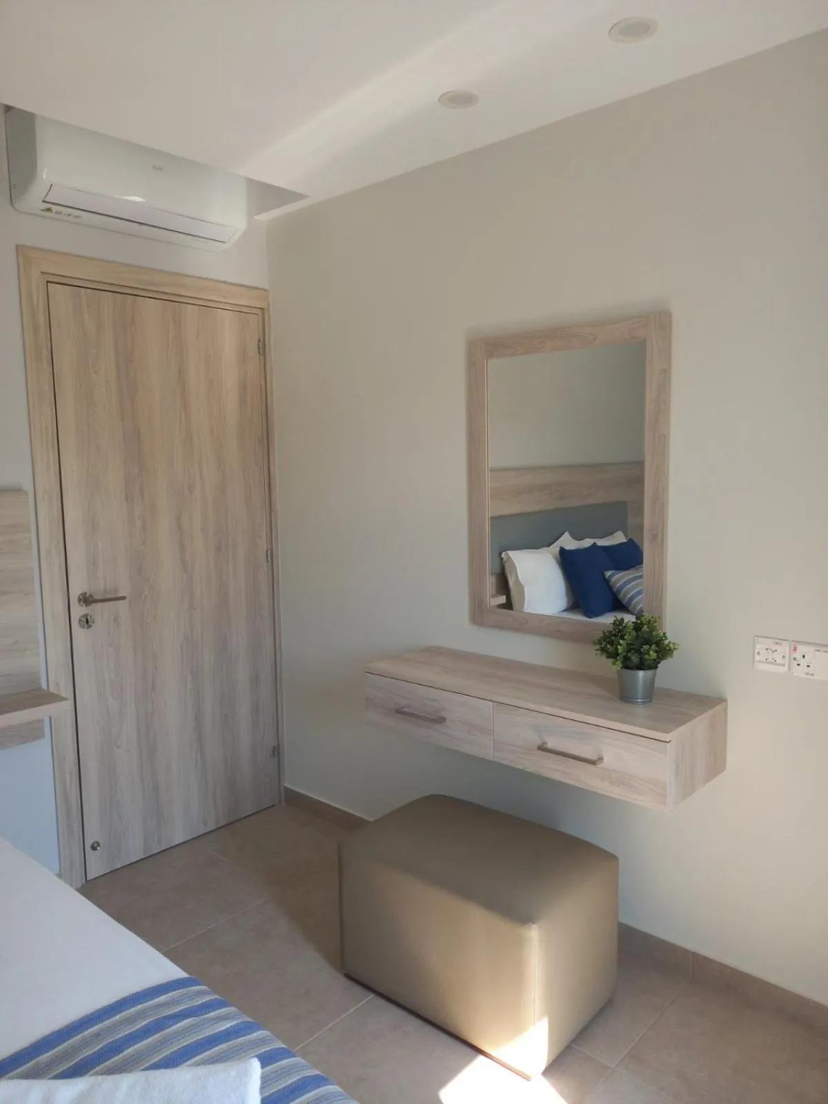 Bedroom, Bed in Proteas Mare Suites