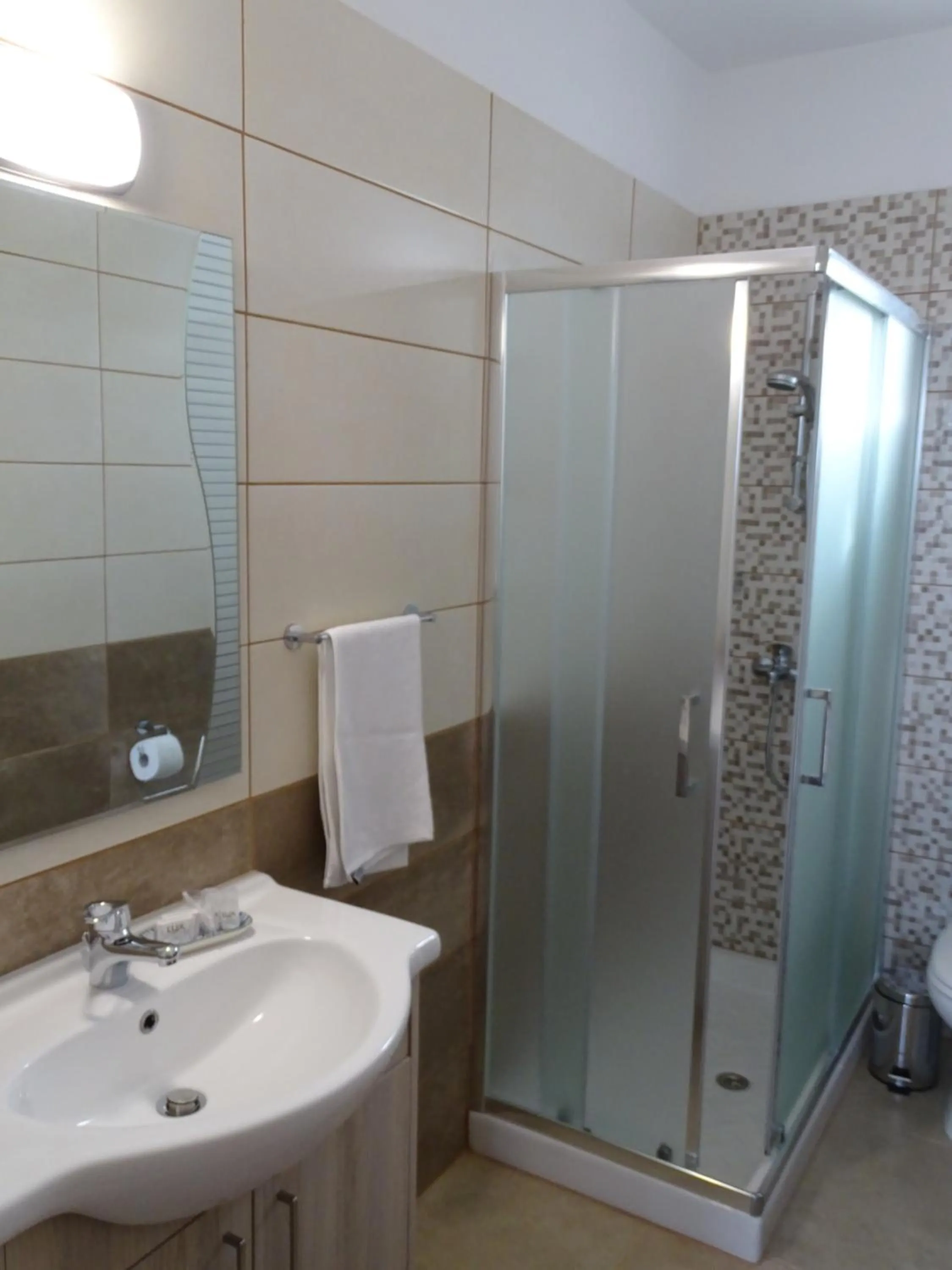 Shower in Proteas Mare Suites