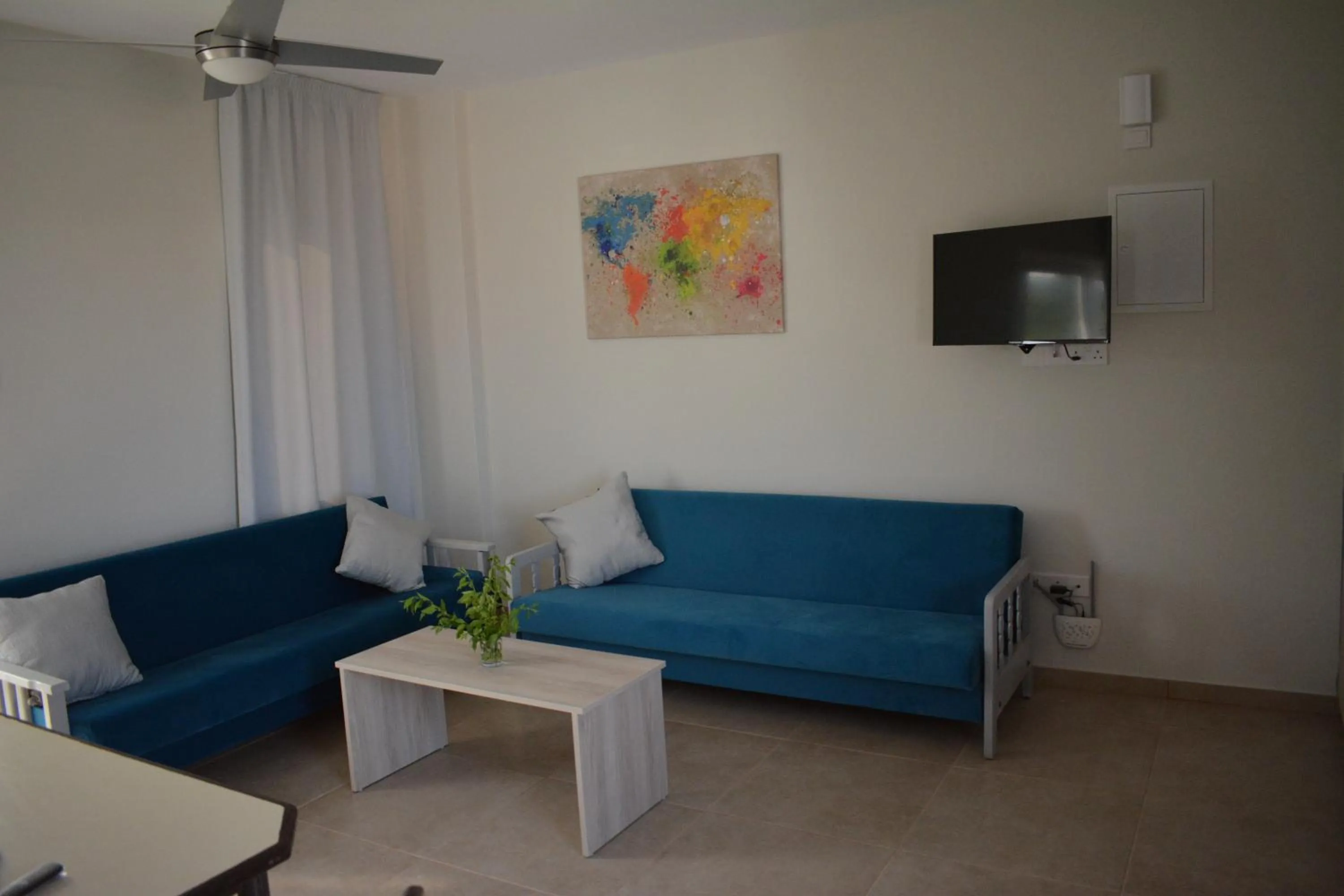 Communal lounge/ TV room in Proteas Mare Suites