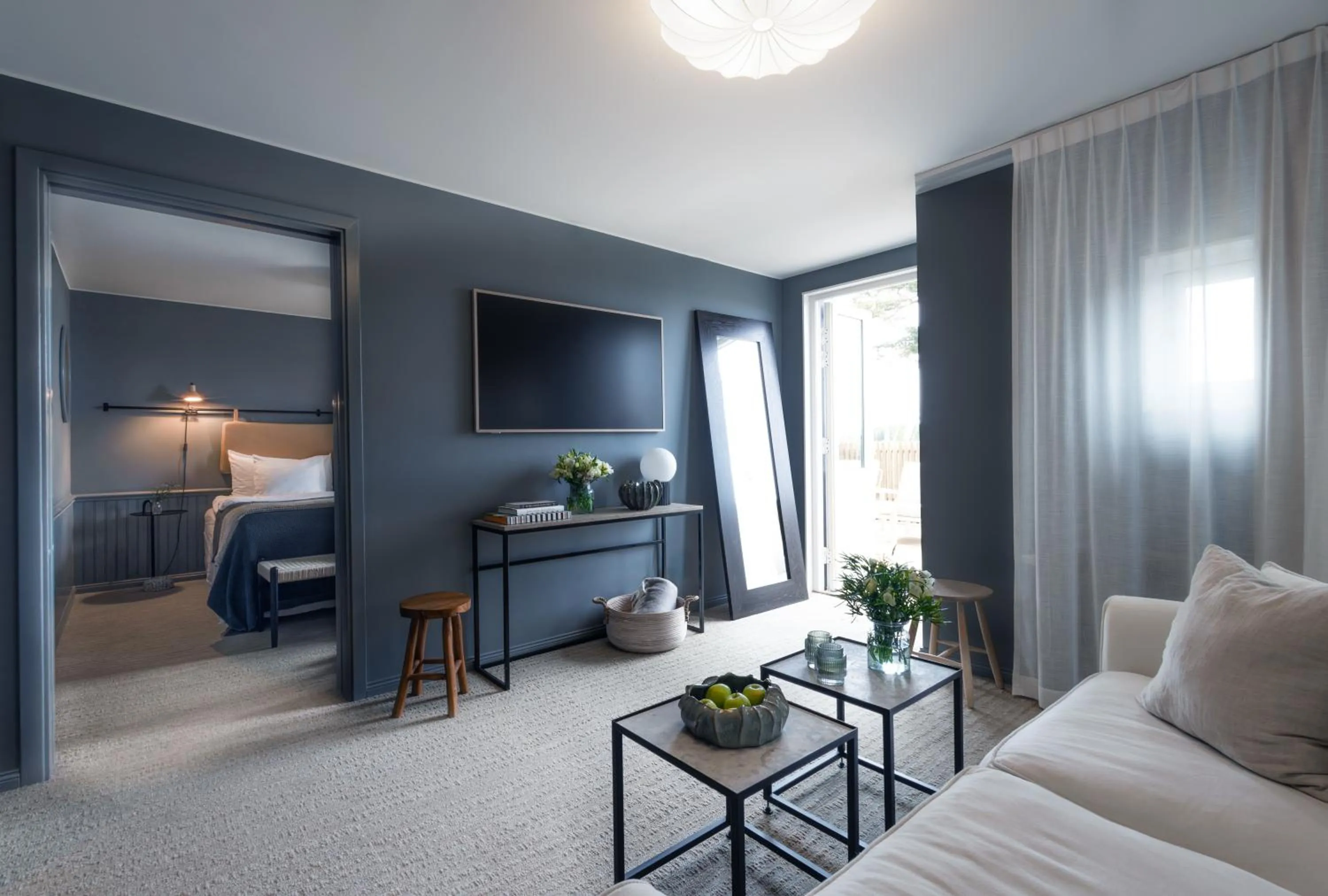 Seating area, Bed in Sandhamn Seglarhotell