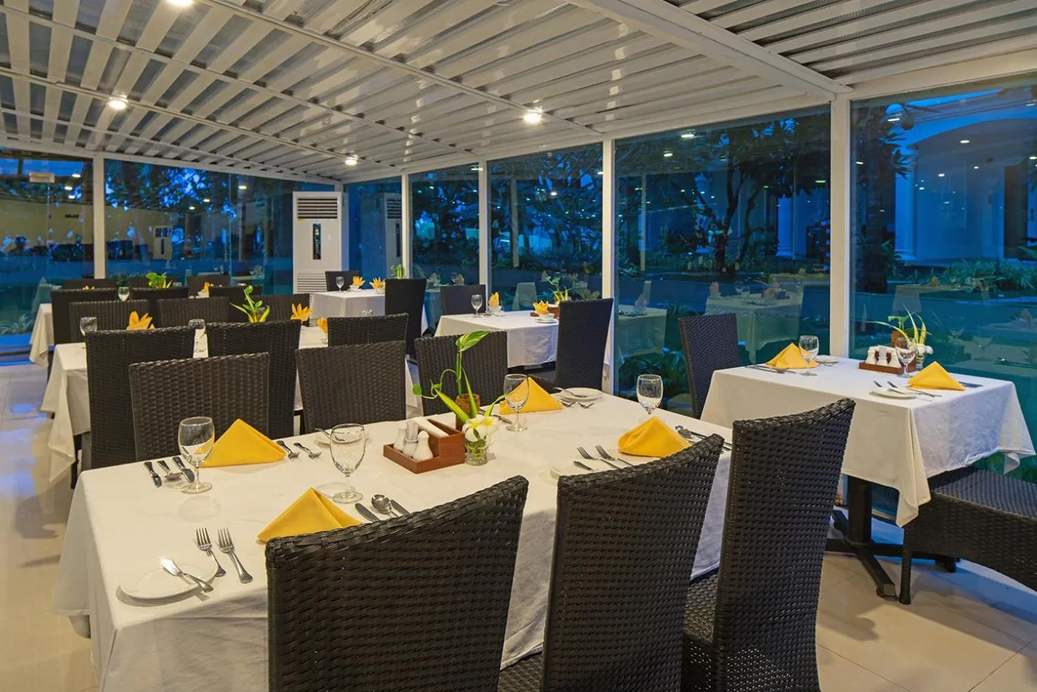 Restaurant/places to eat in The Sailing Bay Beach Resort
