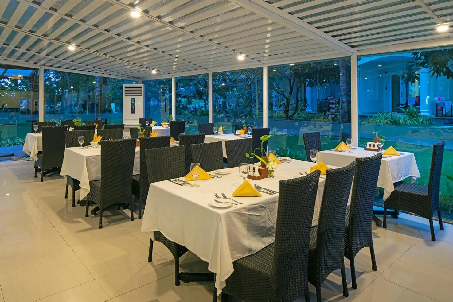 Restaurant/places to eat in The Sailing Bay Beach Resort