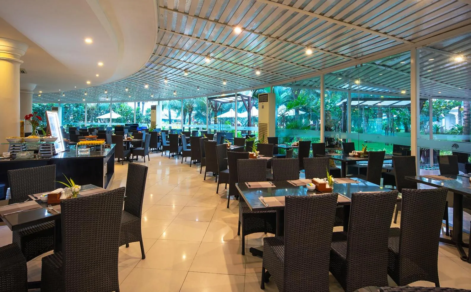Restaurant/places to eat in The Sailing Bay Beach Resort