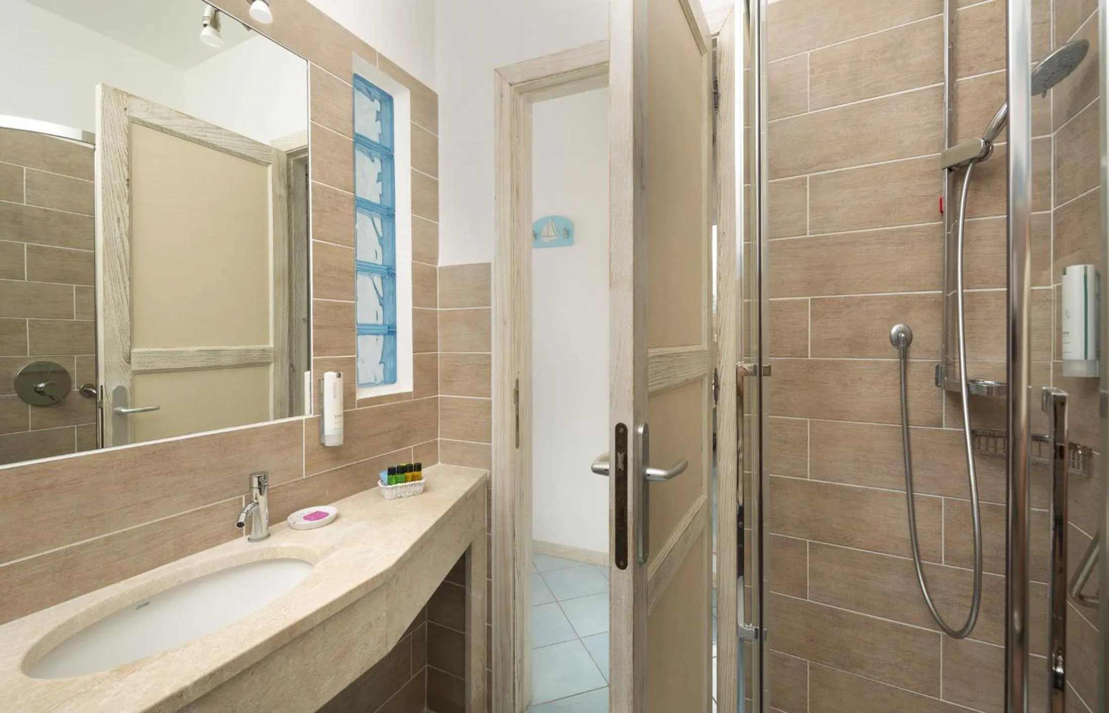 Shower in Hotel Corallaro