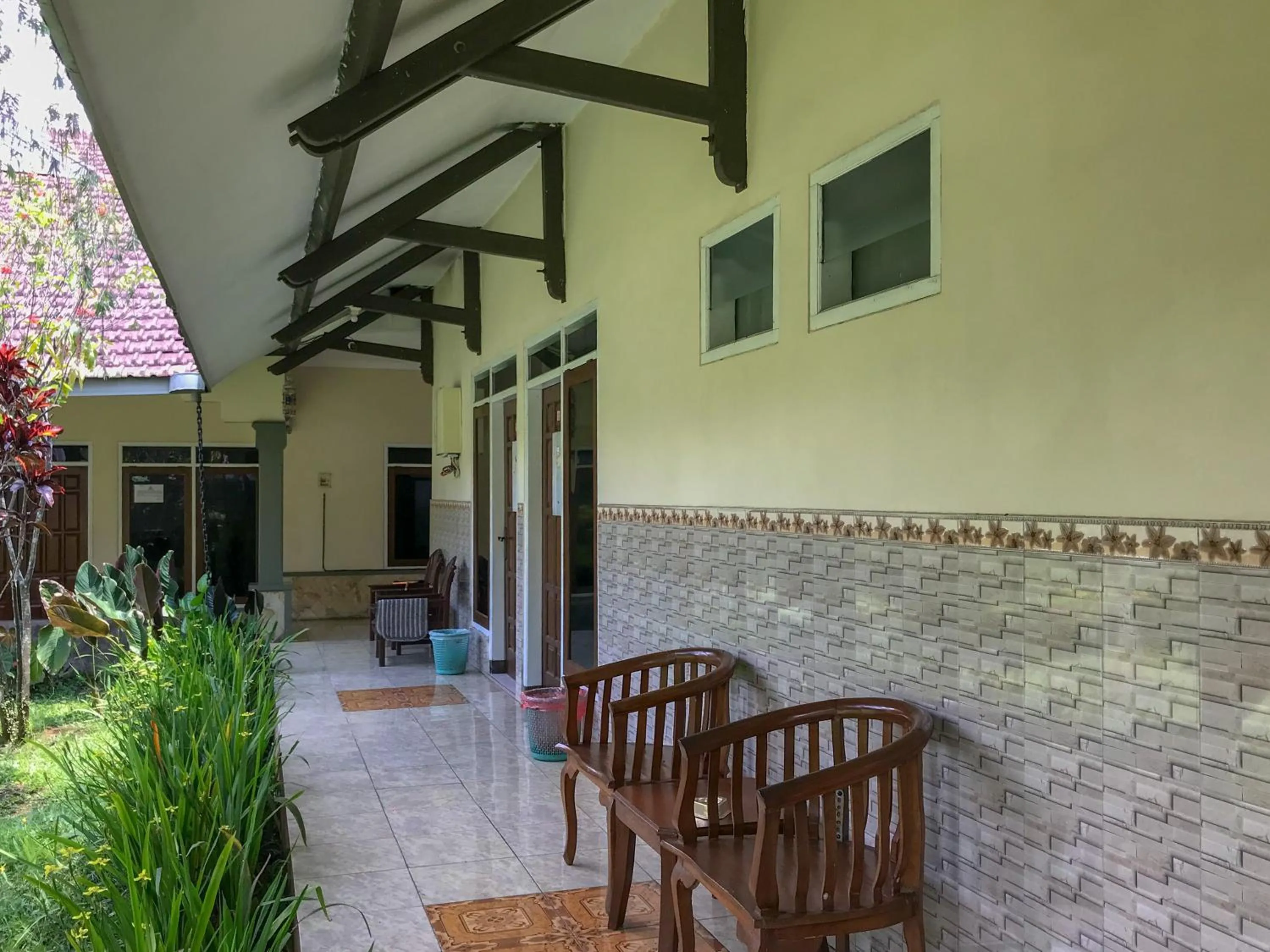 Seating area in Villa Bunga Guest House RedPartner