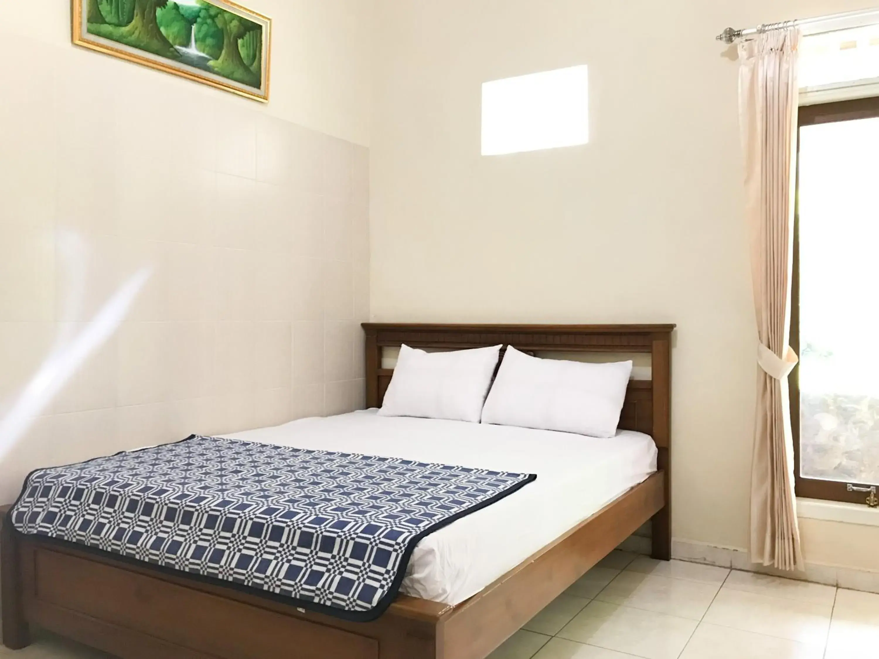 Standard Double Room in Villa Bunga Guest House RedPartner Standard Double Room in Villa Bunga Guest House RedPartner
