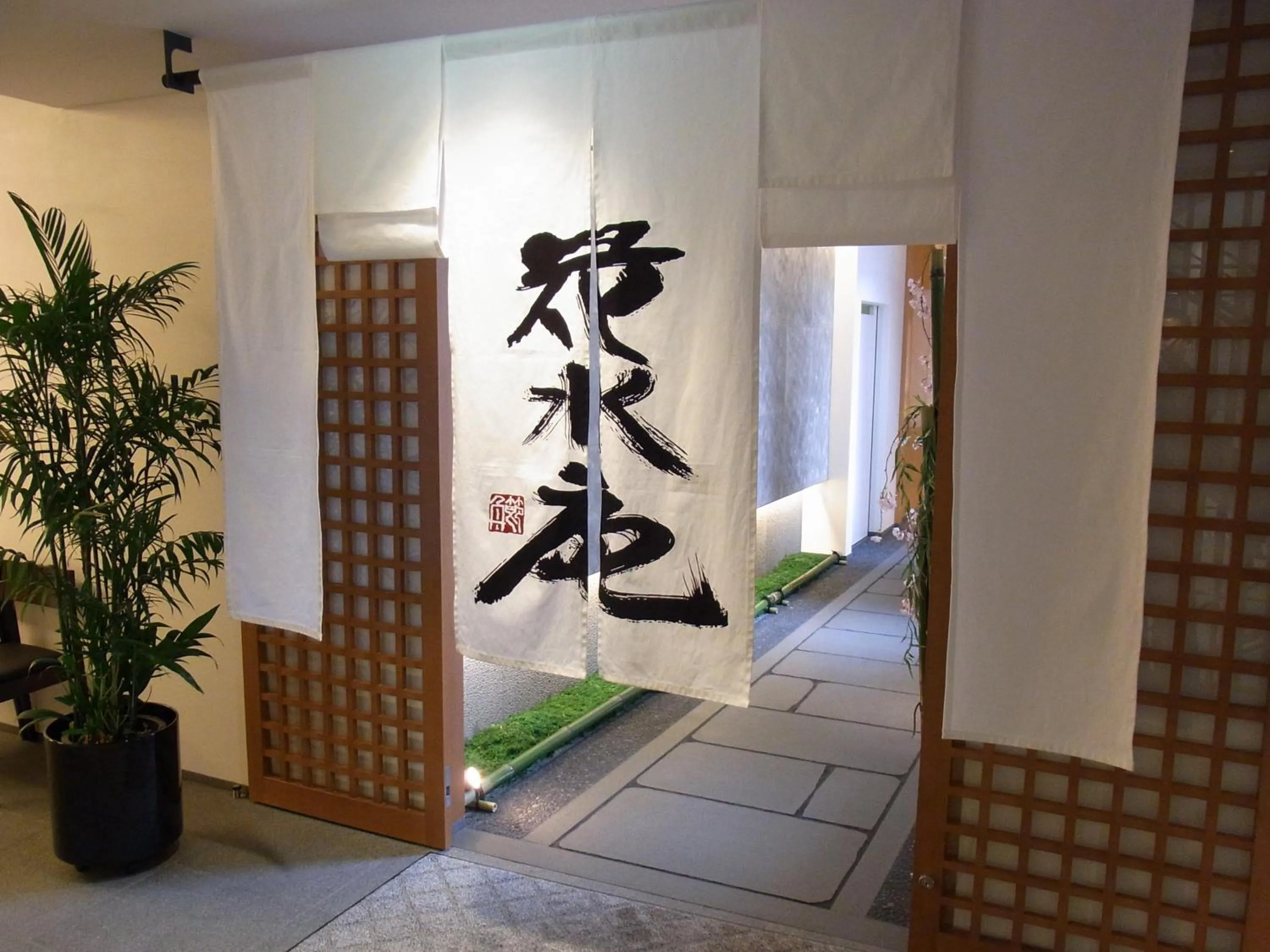 Facade/entrance in Chion-in Wajun Kaikan