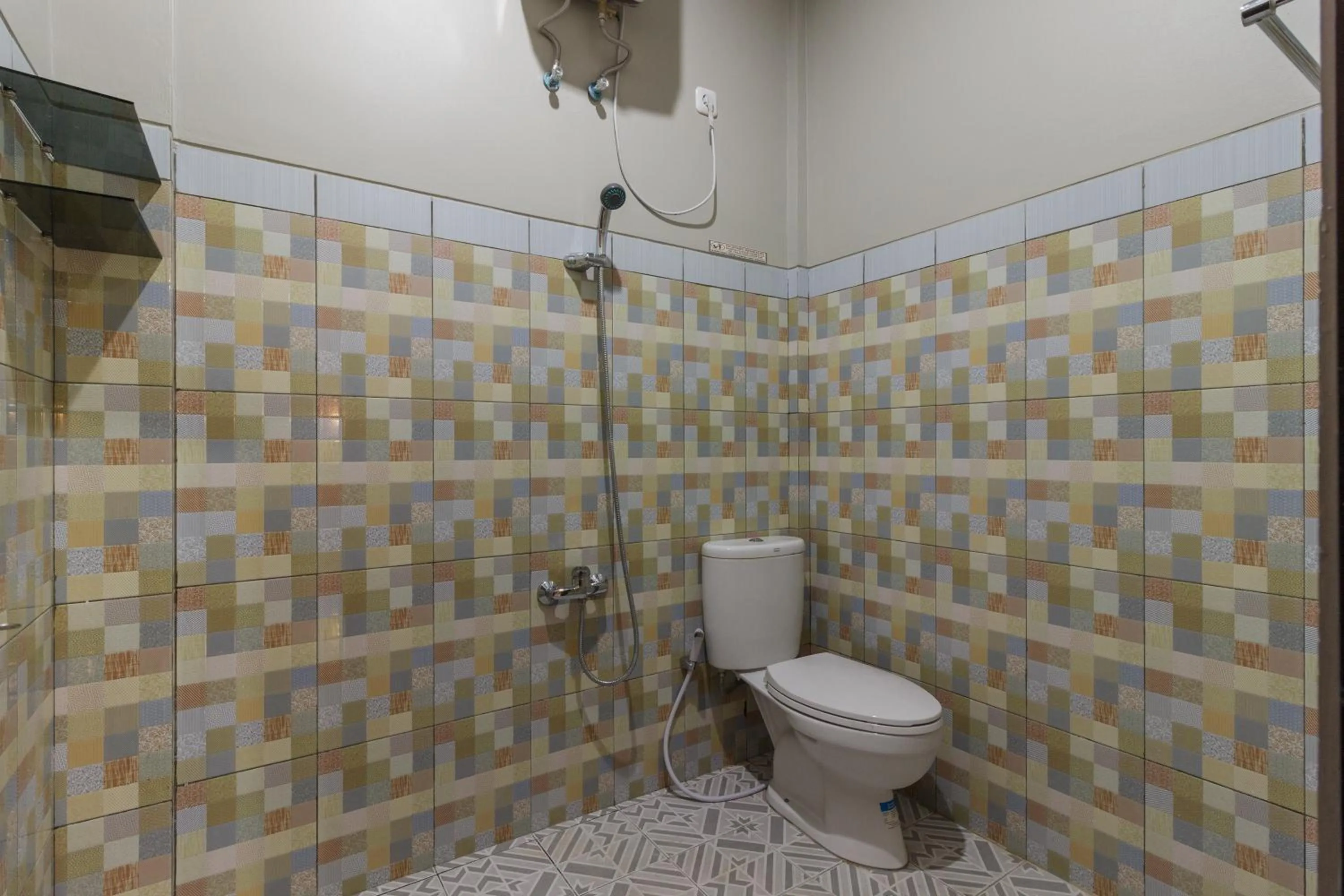 Bathroom in RedDoorz Plus near Pantai Malalayang Manado