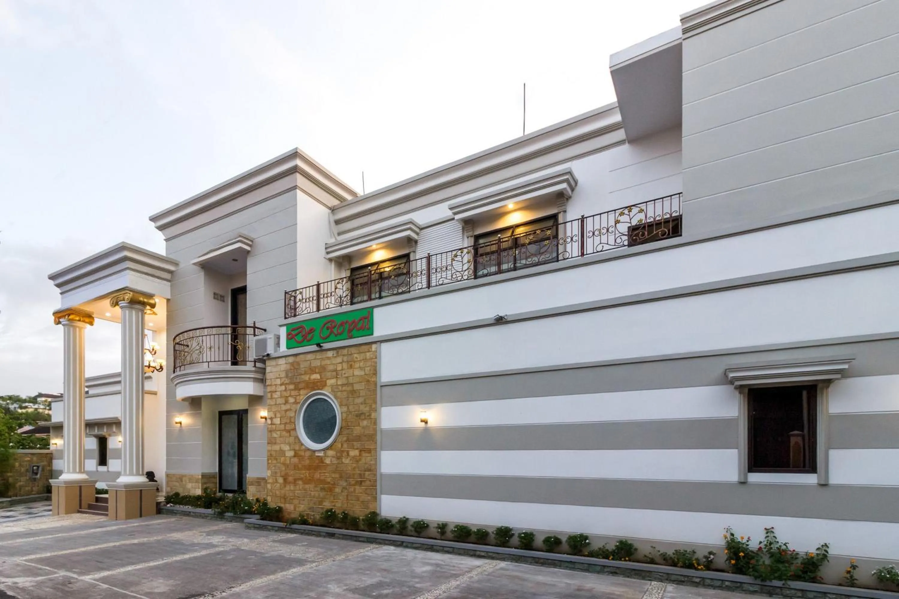 Facade/entrance in RedDoorz Plus near Pantai Malalayang Manado