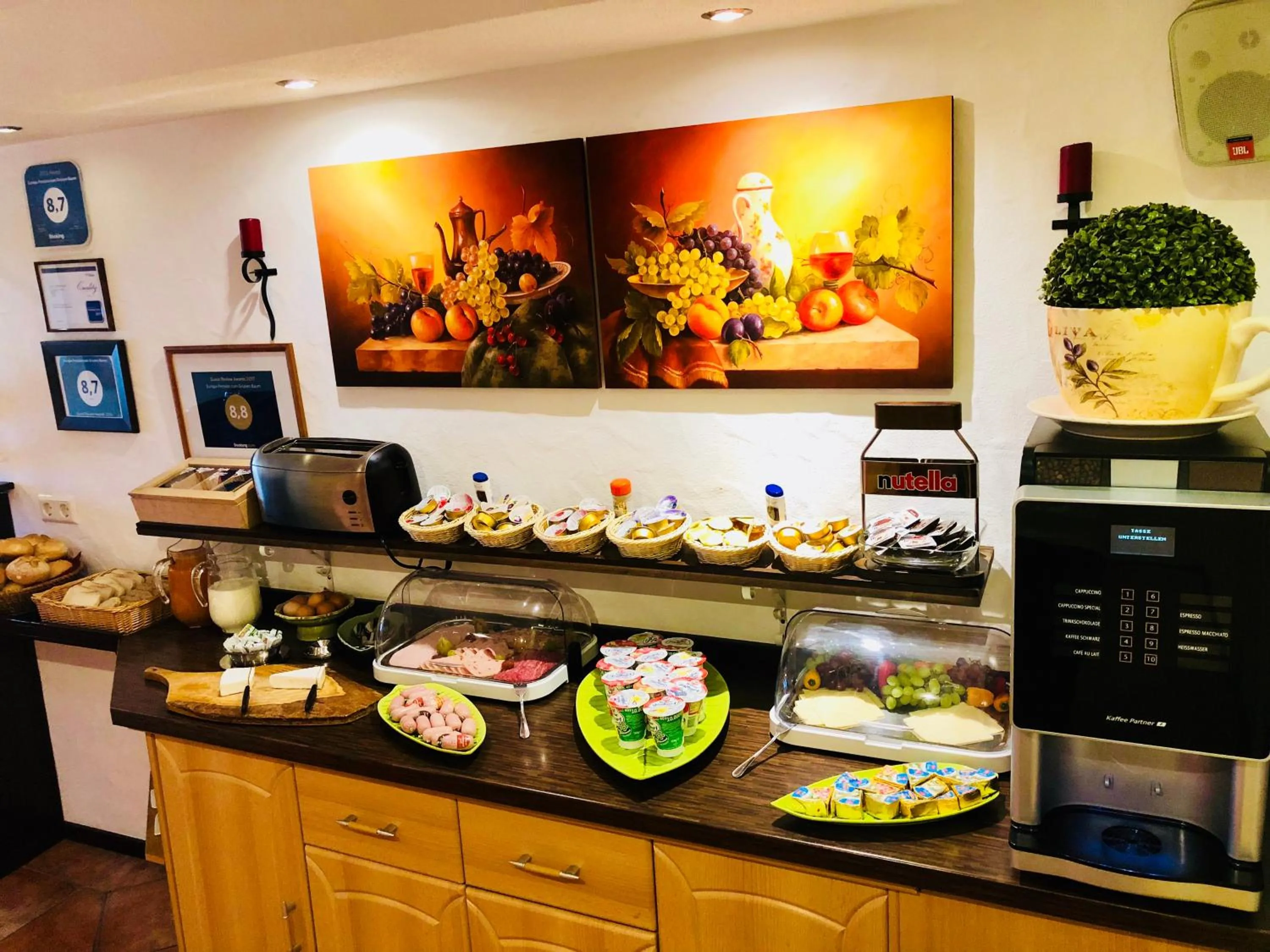 Buffet breakfast in Europa Pension zum Grünen Baum