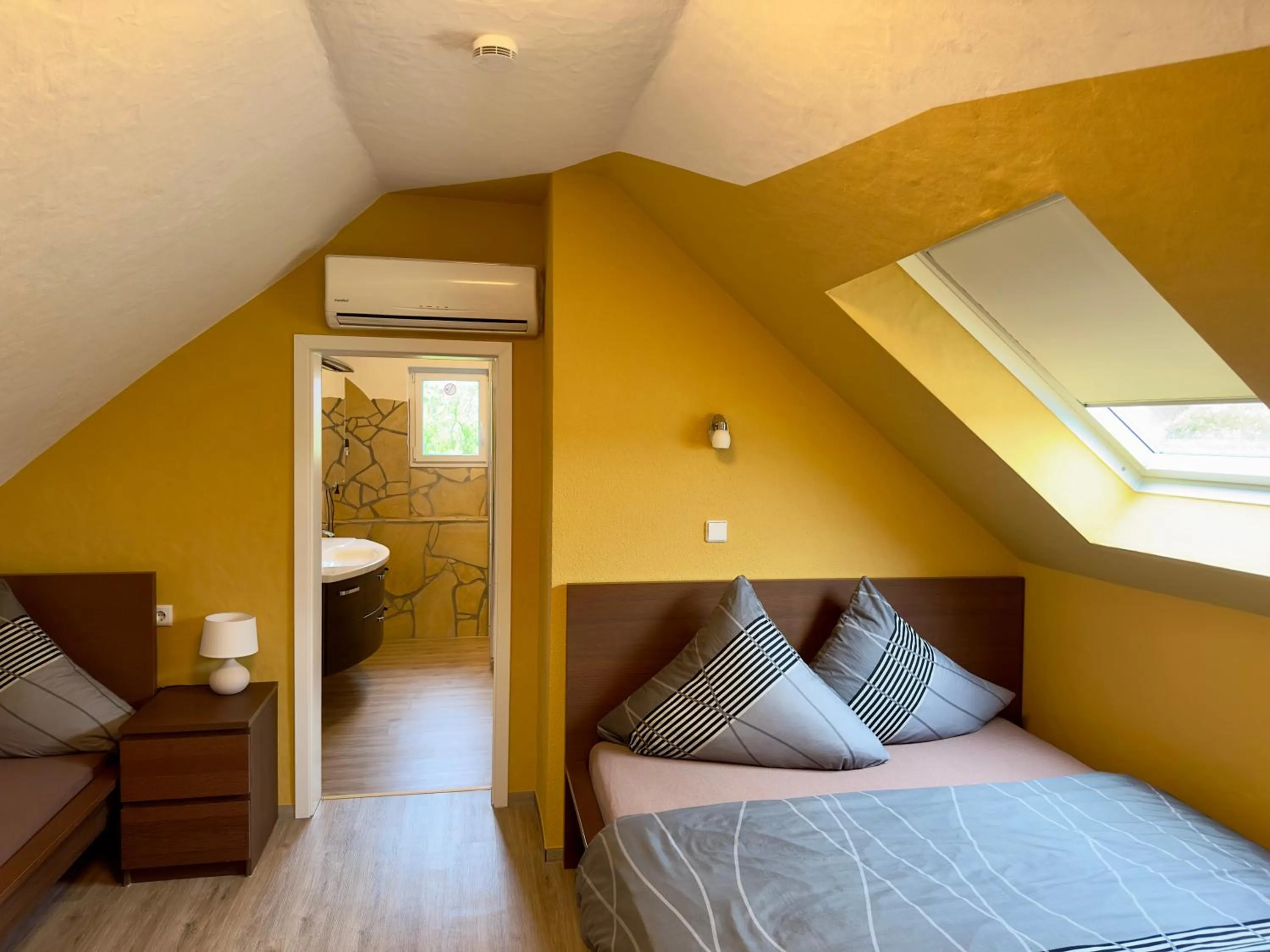 Bed in Europa Pension zum Grünen Baum