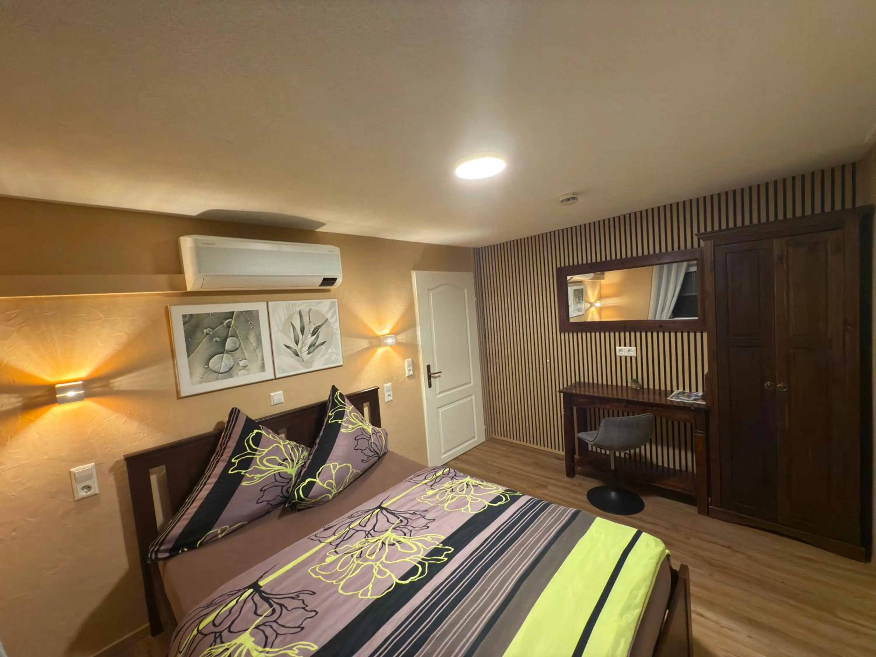 Bed in Europa Pension zum Grünen Baum