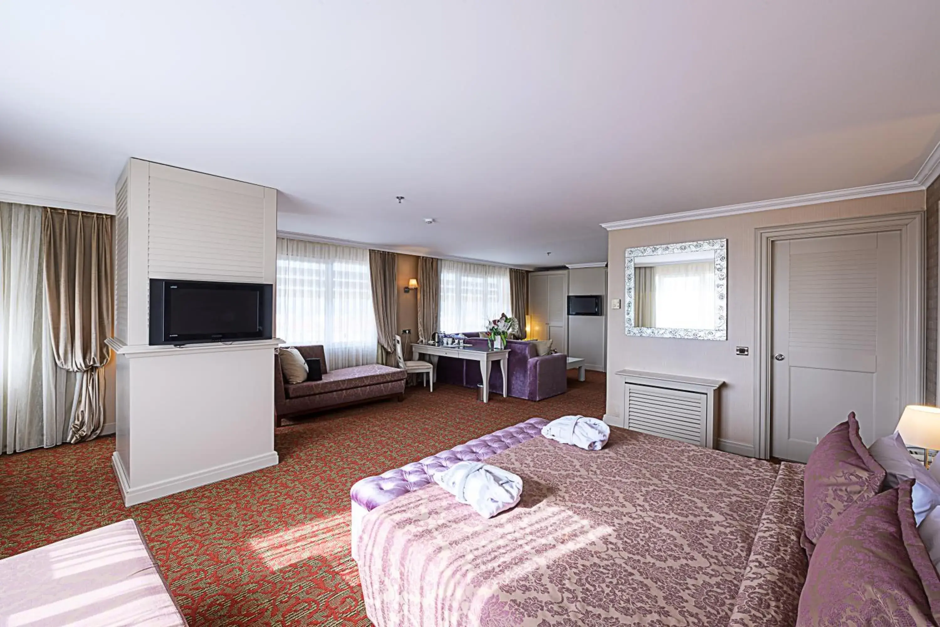 Suite in Dream Hill Business Deluxe Hotel Asia Suite in Dream Hill Business Deluxe Hotel Asia