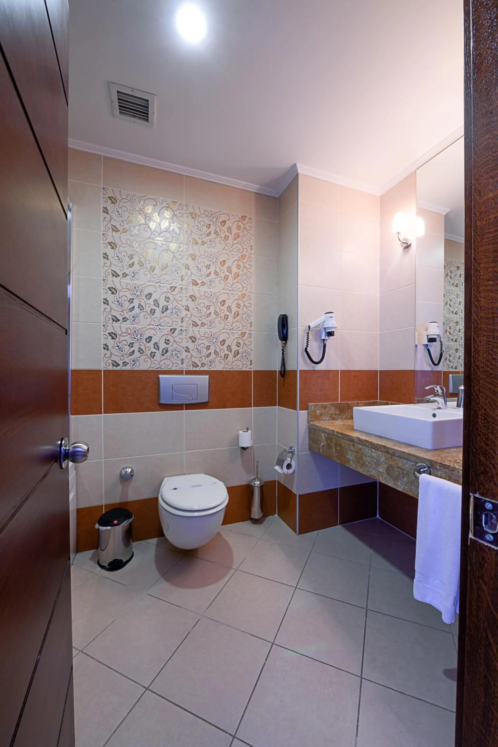 Bathroom in Dream Hill Business Deluxe Hotel Asia