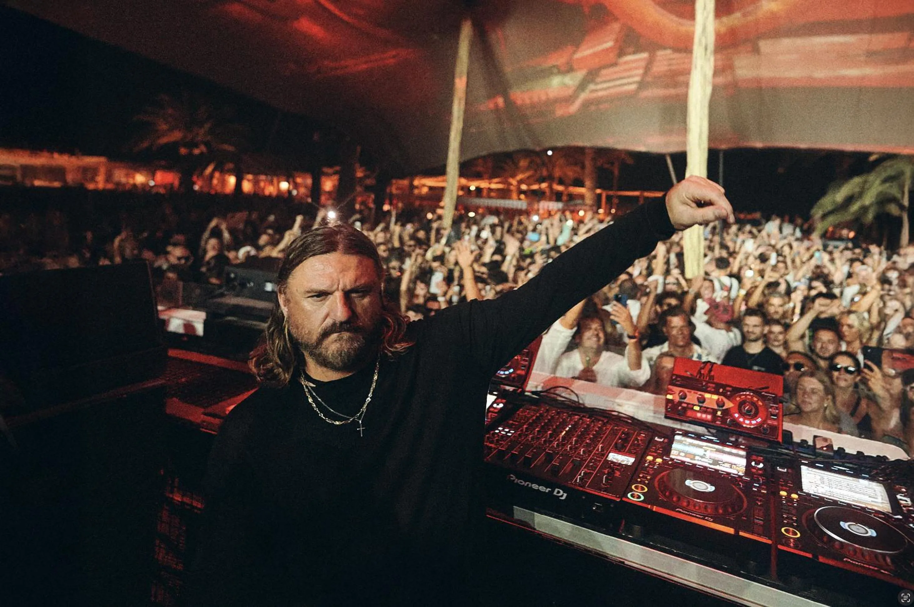 Evening entertainment in Destino Five Ibiza - 5-Star Grand Luxe Resort