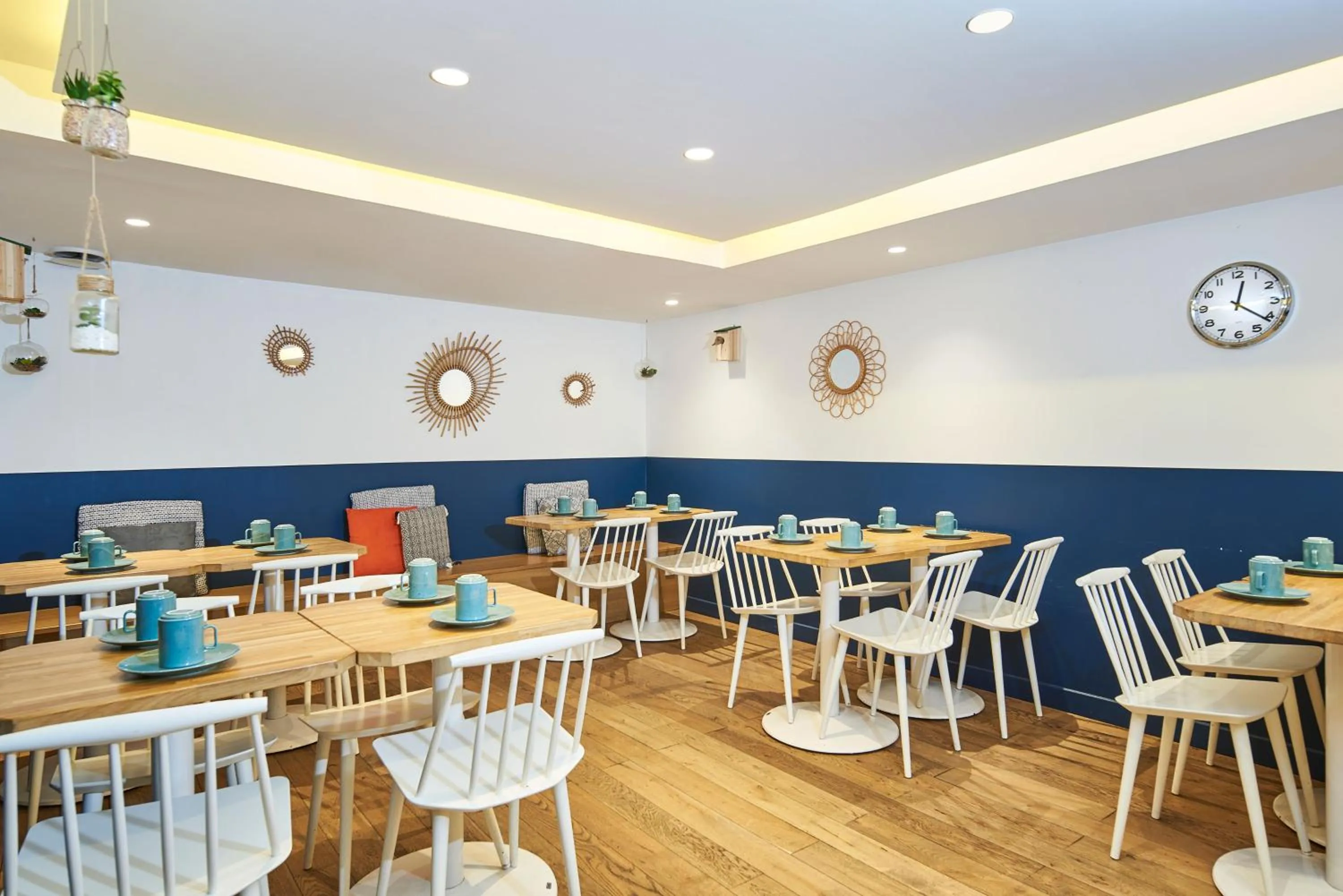 Breakfast in Hotel Magenta 38 by Happyculture