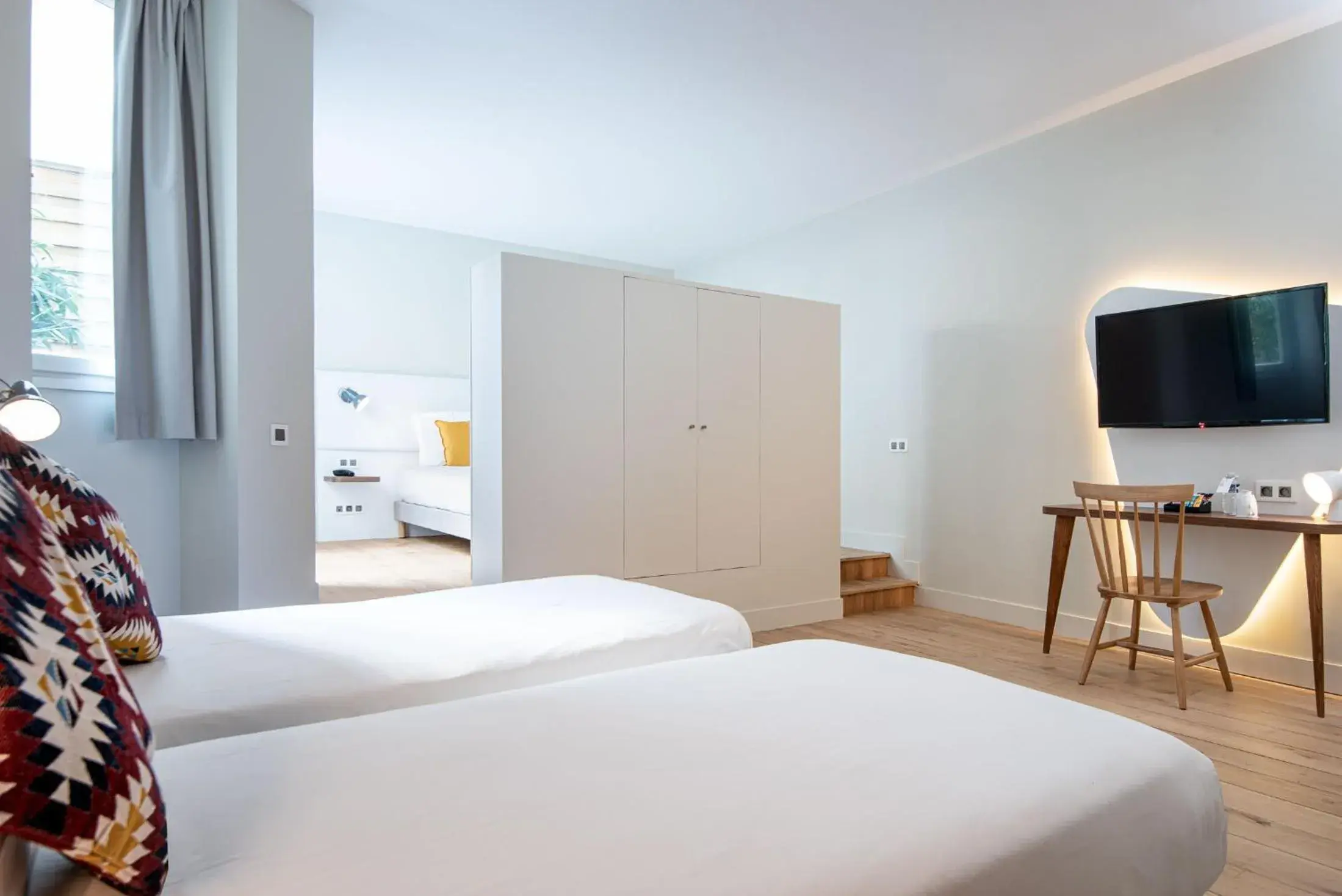 Family Room in Hotel Magenta 38 by Happyculture Family Room in Hotel Magenta 38 by Happyculture