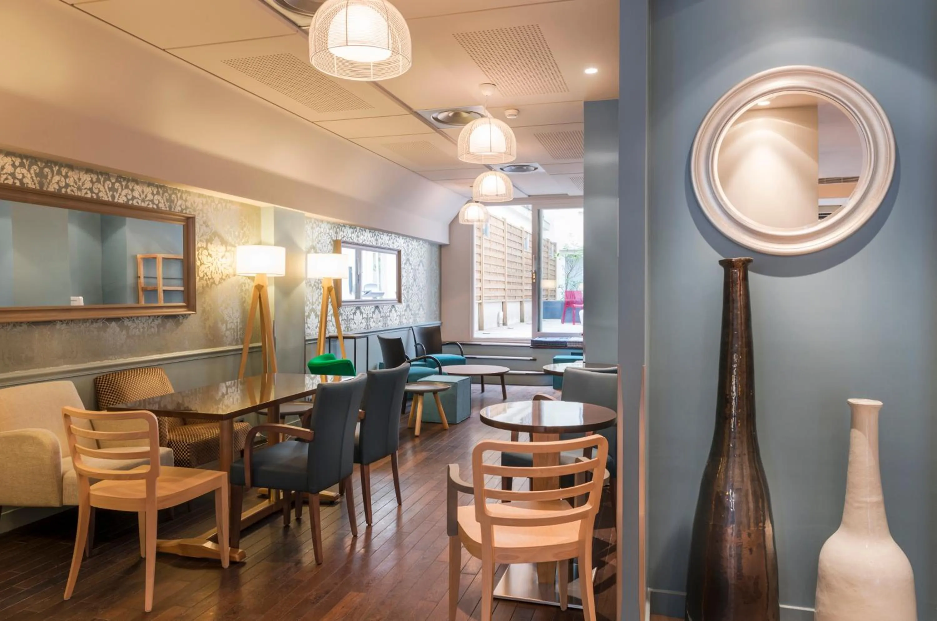 Lobby or reception in Hotel Magenta 38 by Happyculture