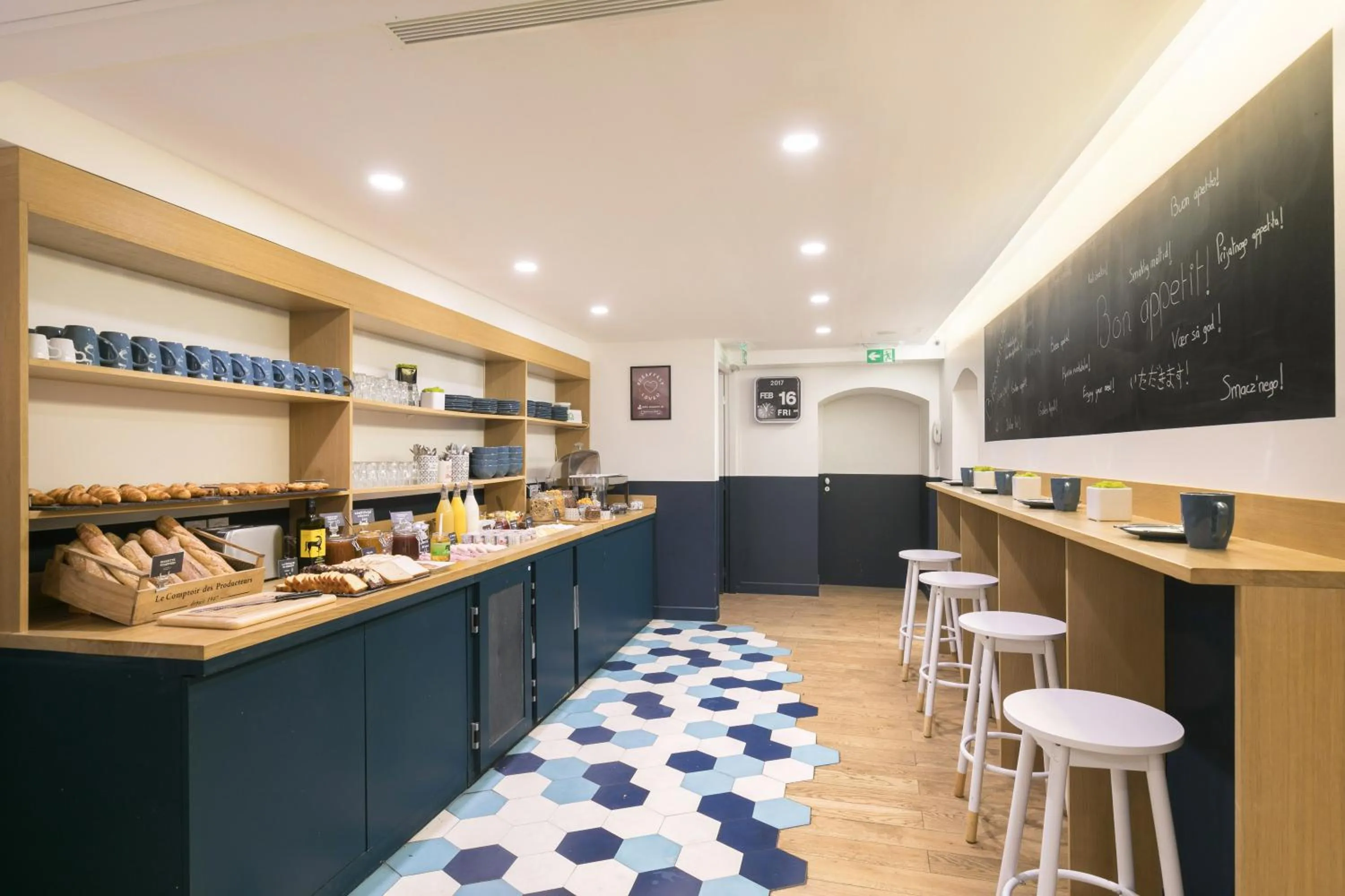 Buffet breakfast in Hotel Magenta 38 by Happyculture