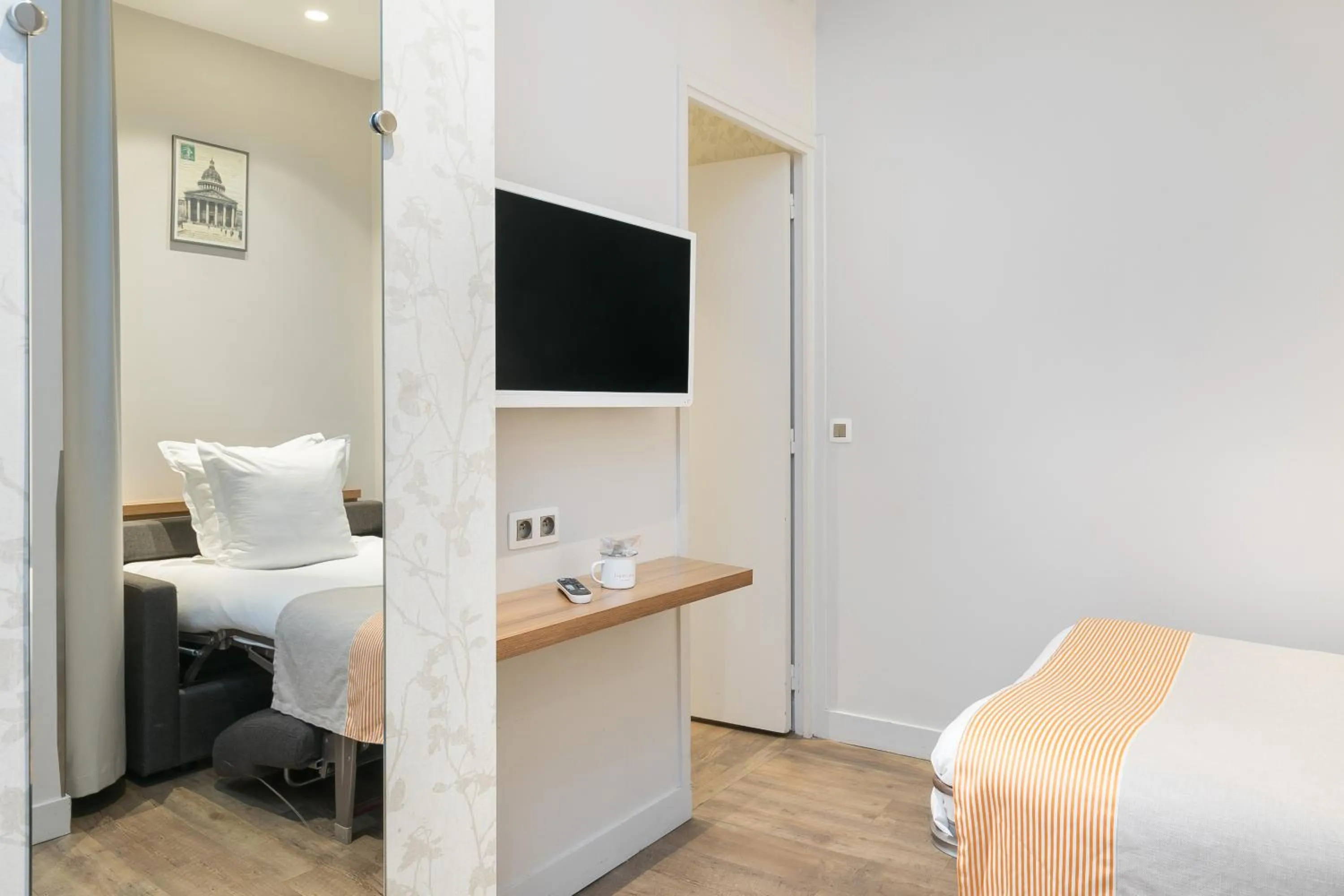 Bed in Hotel Magenta 38 by Happyculture