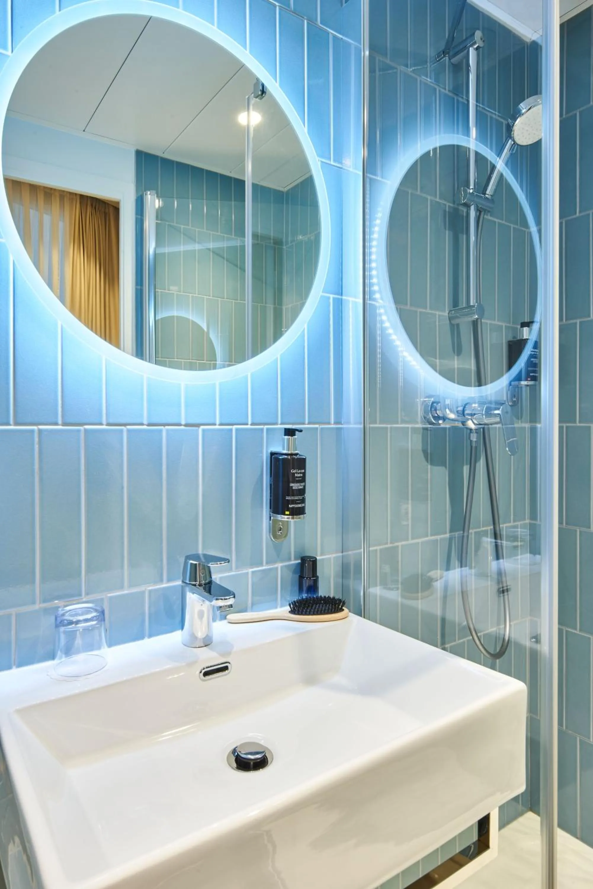 Bathroom in Hotel Magenta 38 by Happyculture