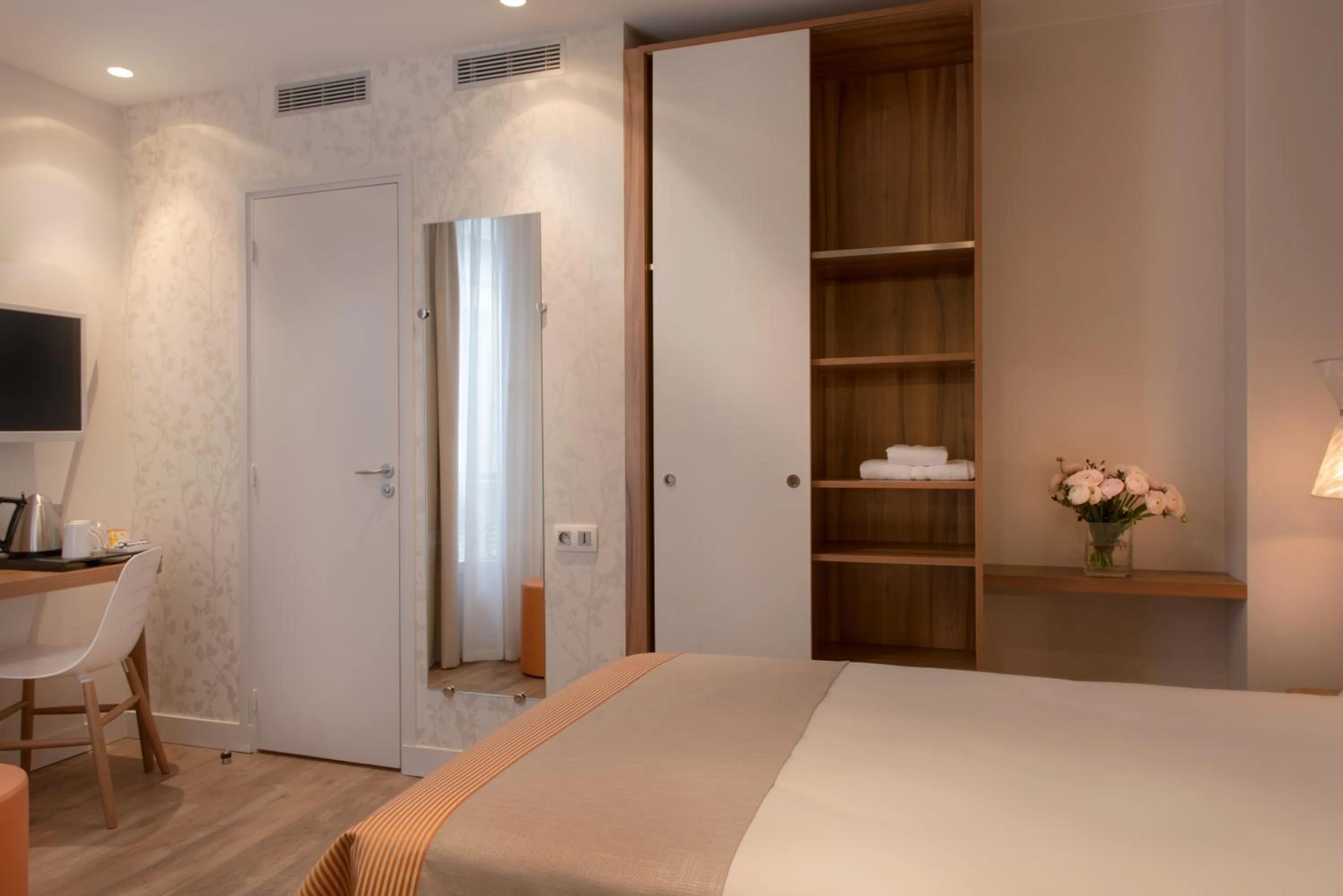 Bed in Hotel Magenta 38 by Happyculture