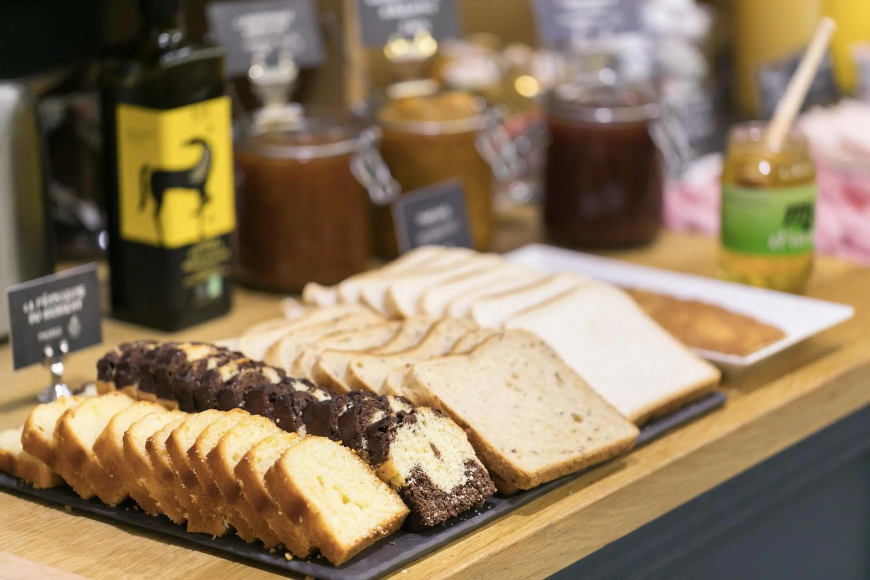 Buffet breakfast in Hotel Magenta 38 by Happyculture