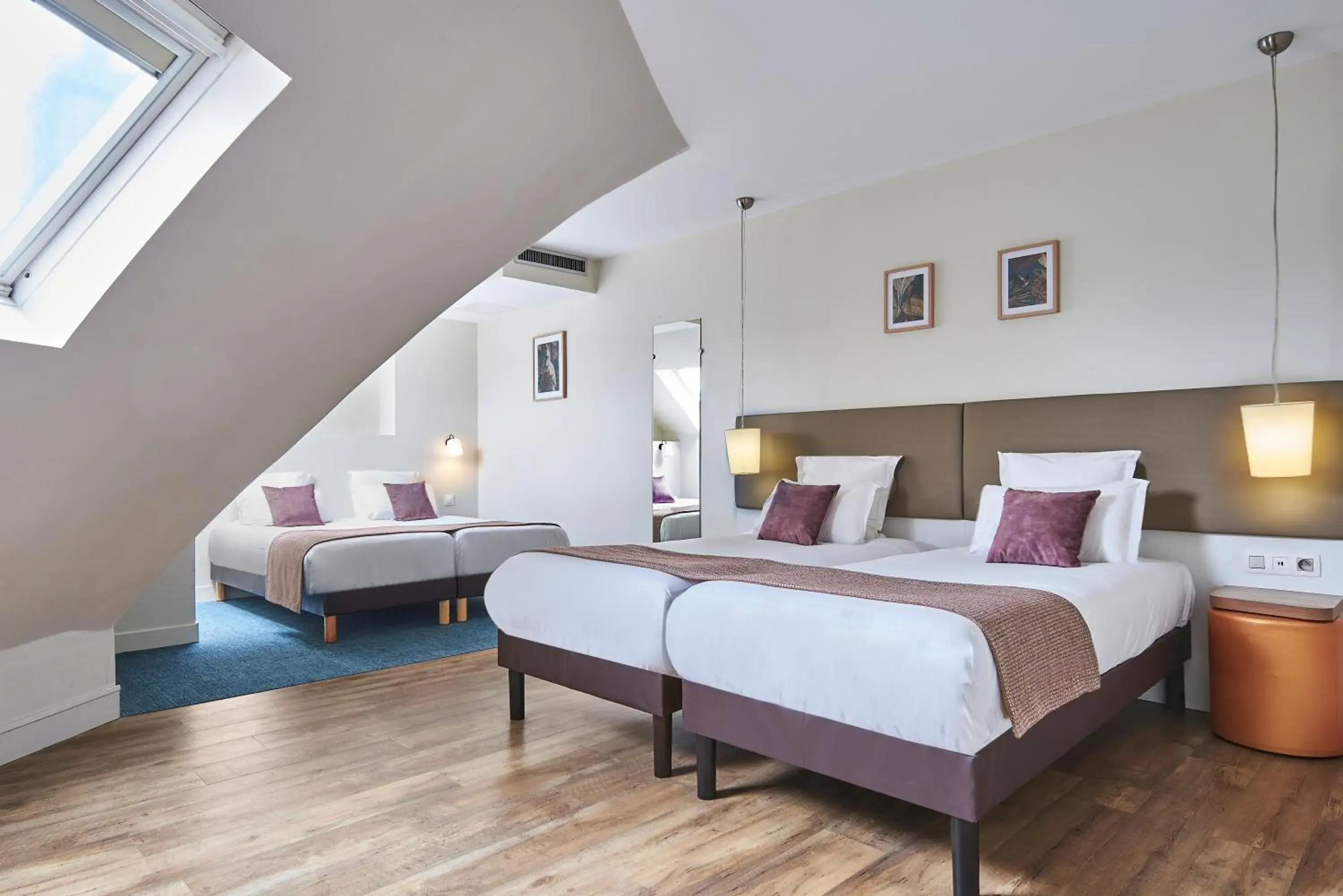 Classic Quadruple Room in Hotel Magenta 38 by Happyculture Classic Quadruple Room in Hotel Magenta 38 by Happyculture