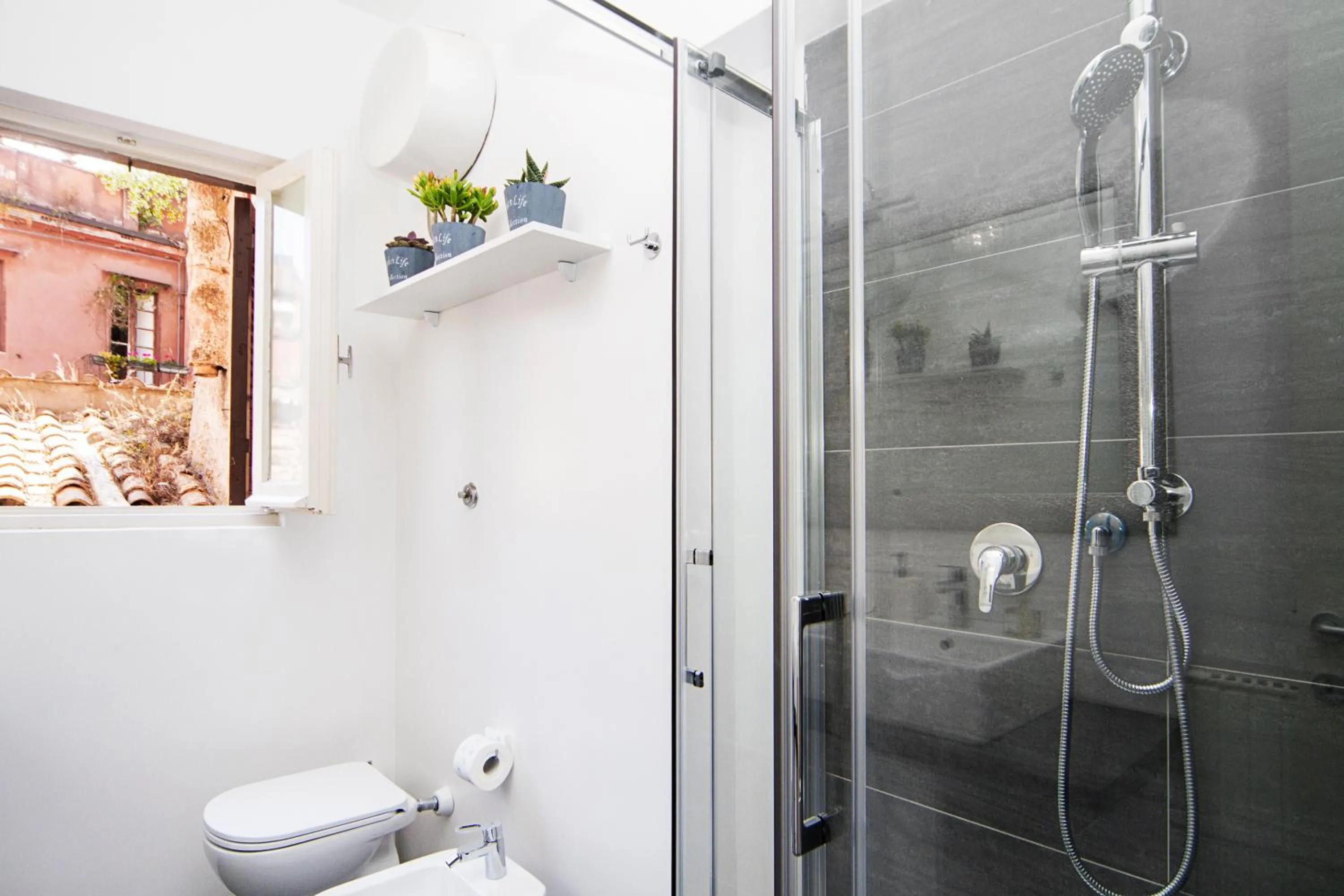 Shower in Casa Bella Pantheon