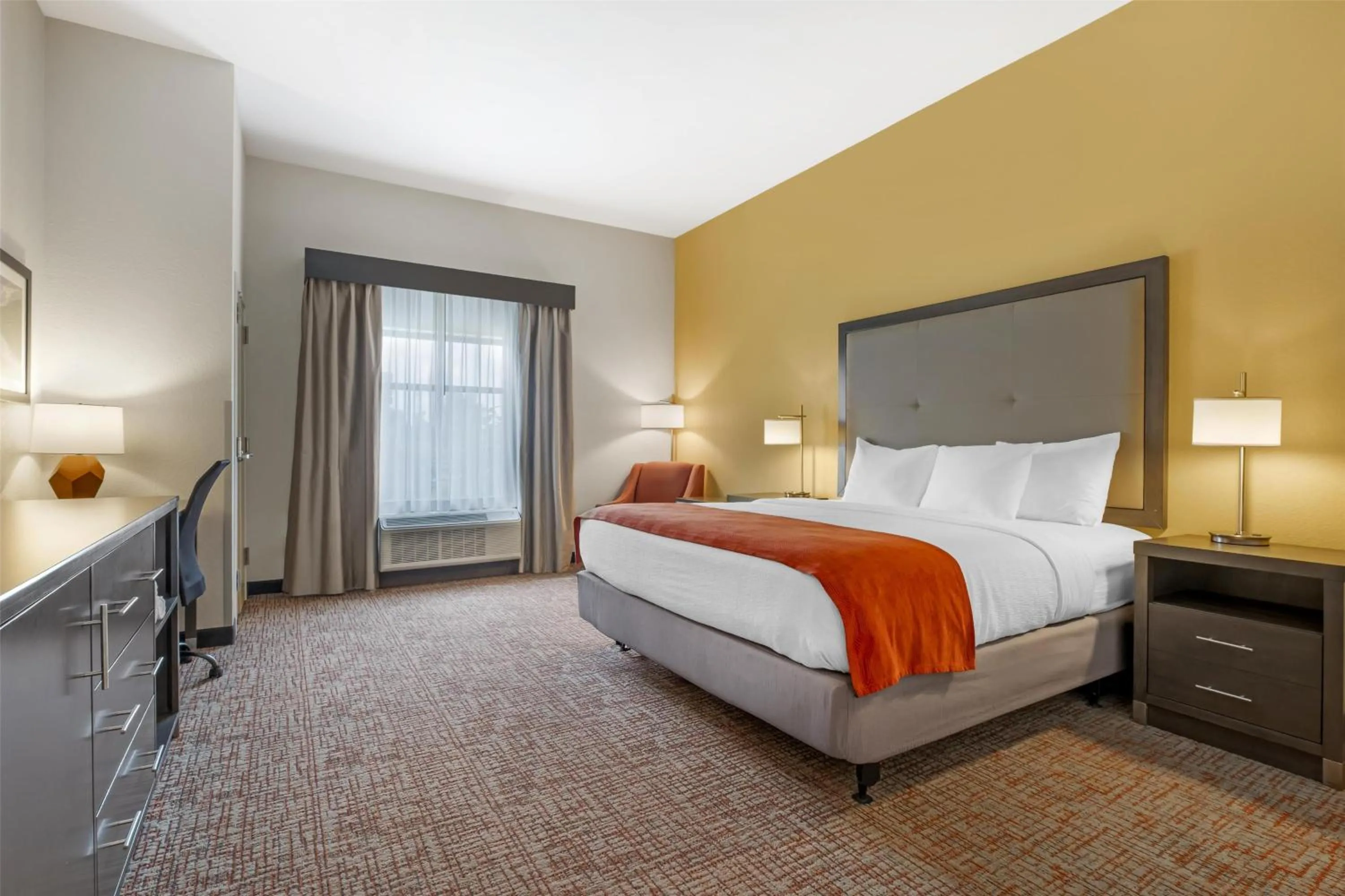 Bedroom, Bed in Best Western Plus Elizabethtown Inn & Suites