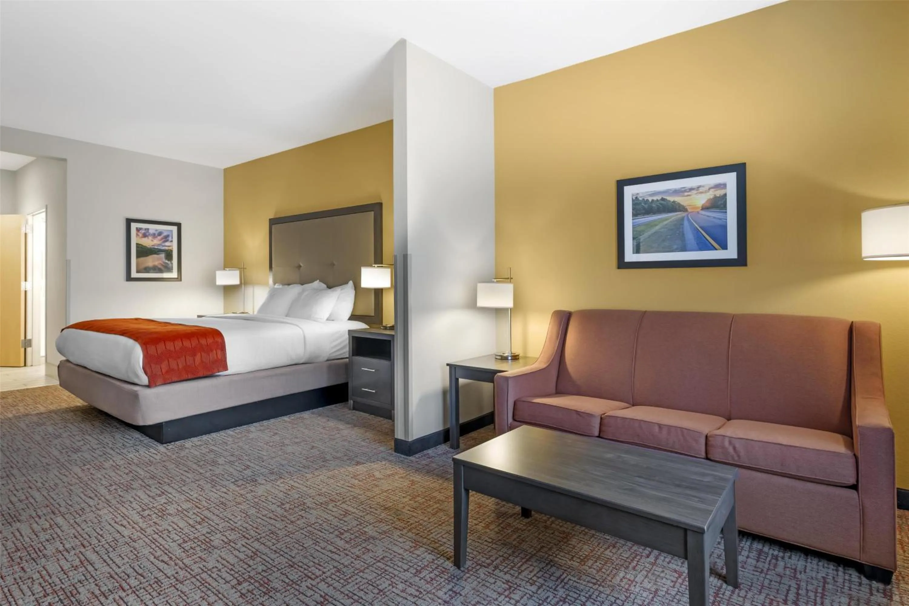 Bedroom, Bed in Best Western Plus Elizabethtown Inn & Suites