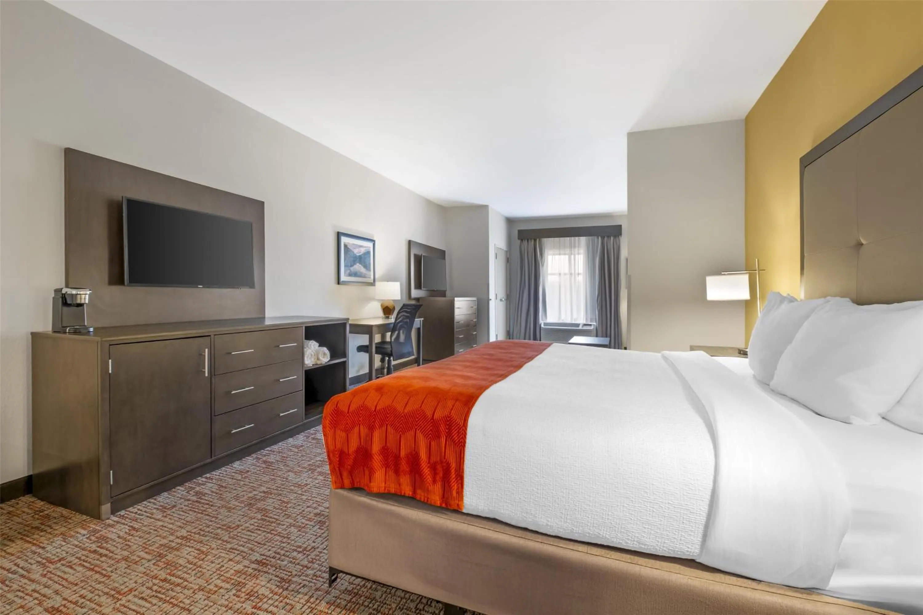 Bedroom, Bed in Best Western Plus Elizabethtown Inn & Suites