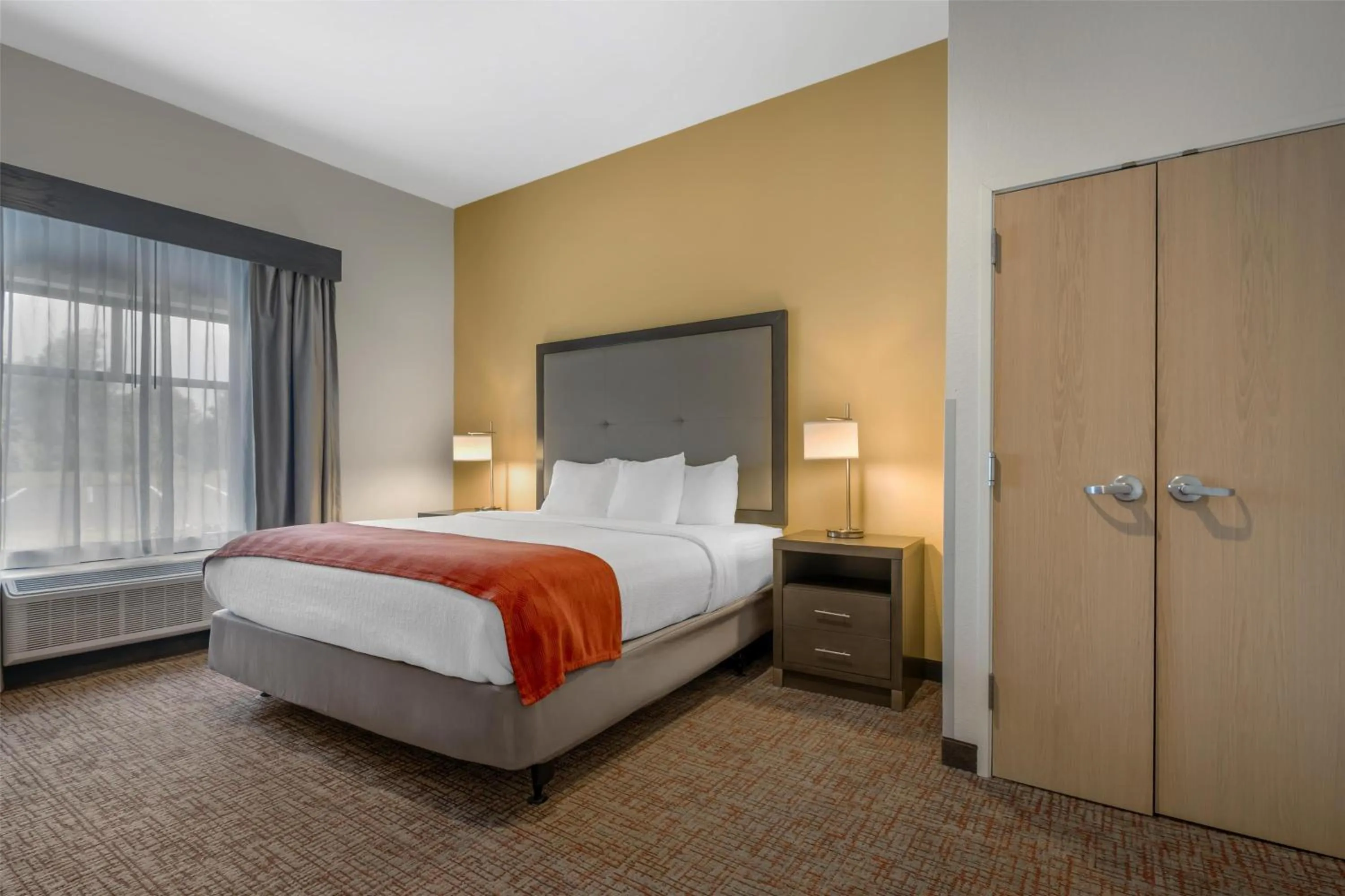 Bedroom, Bed in Best Western Plus Elizabethtown Inn & Suites