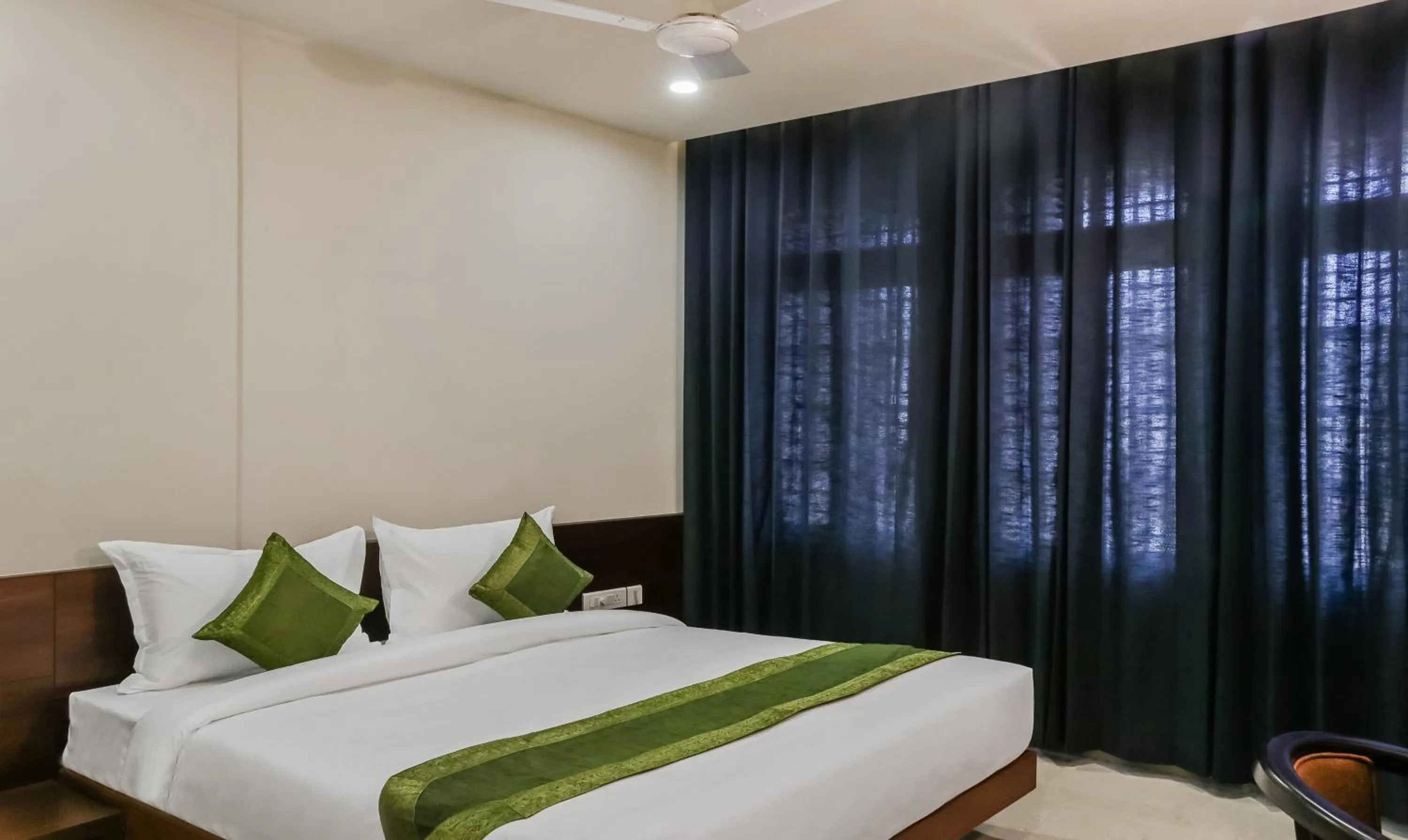 Bedroom, Bed in Treebo Casino