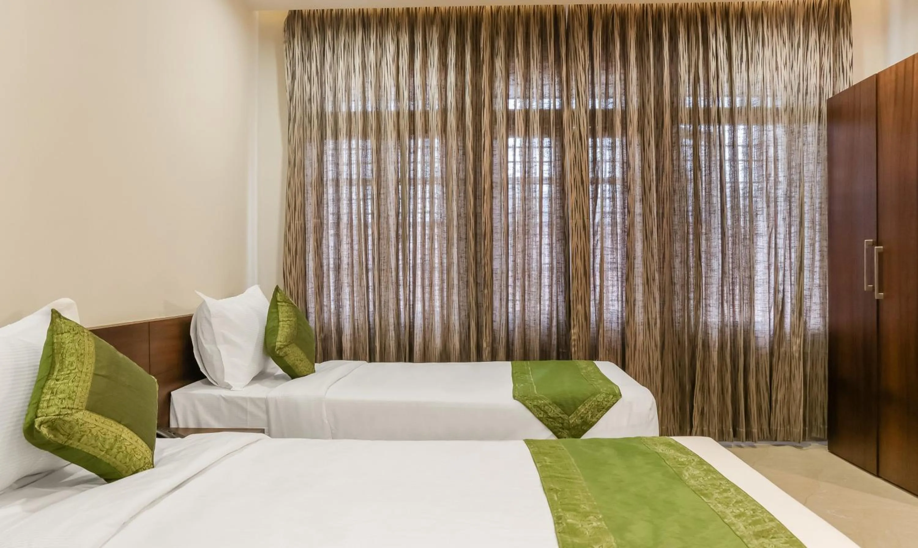 Bedroom, Bed in Treebo Casino