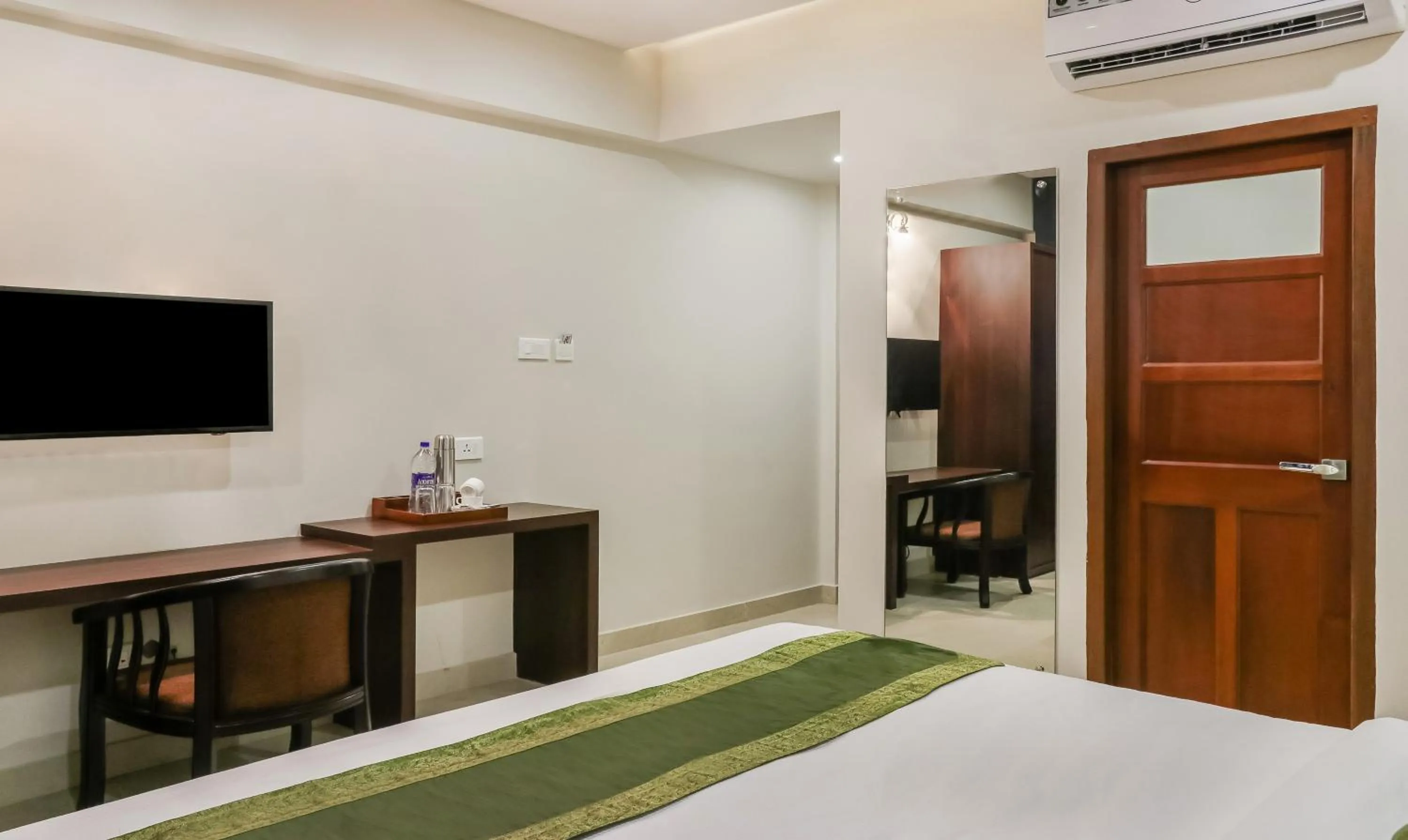 Bedroom, Bed in Treebo Casino