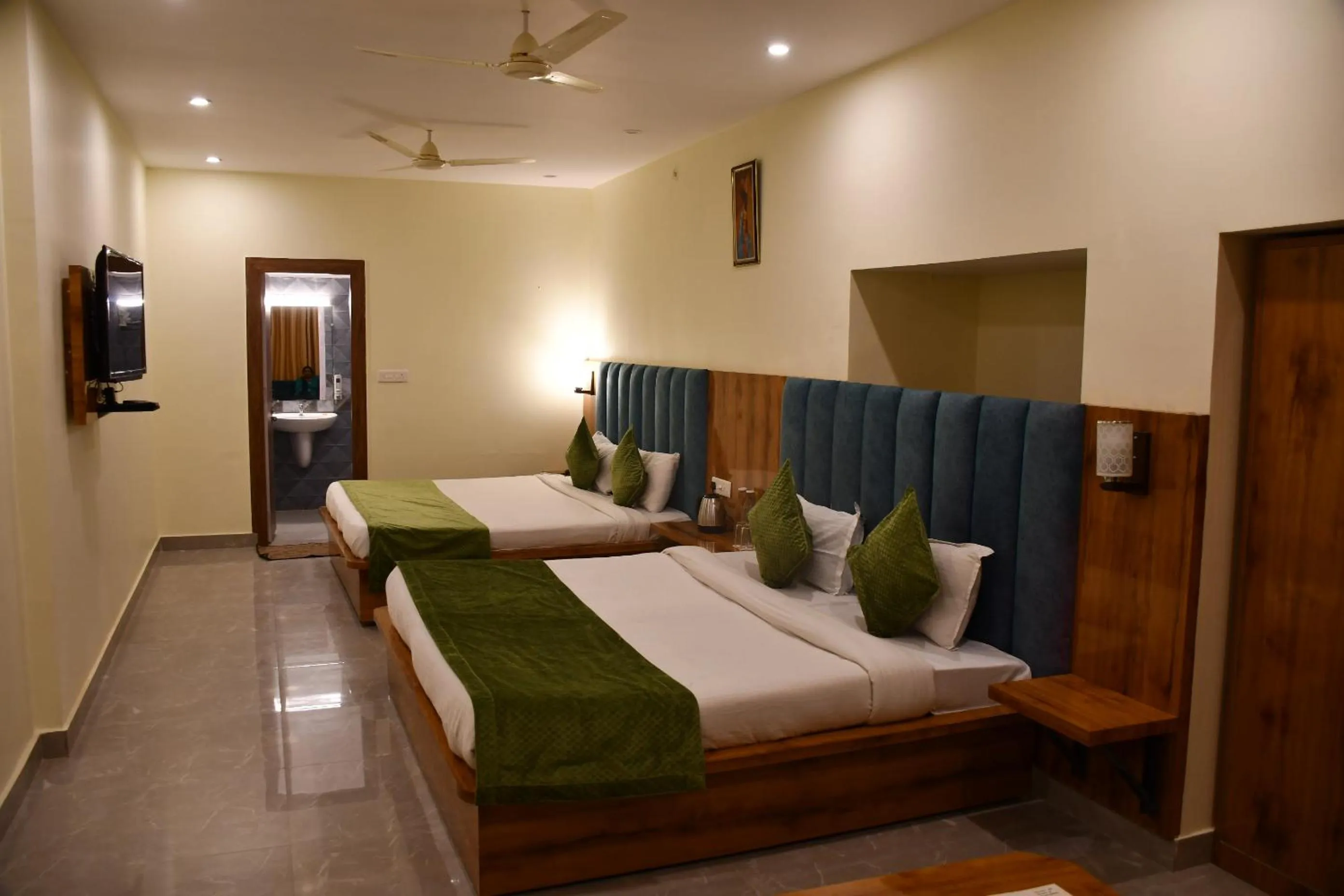 Bed in Shivansh Inn Resort