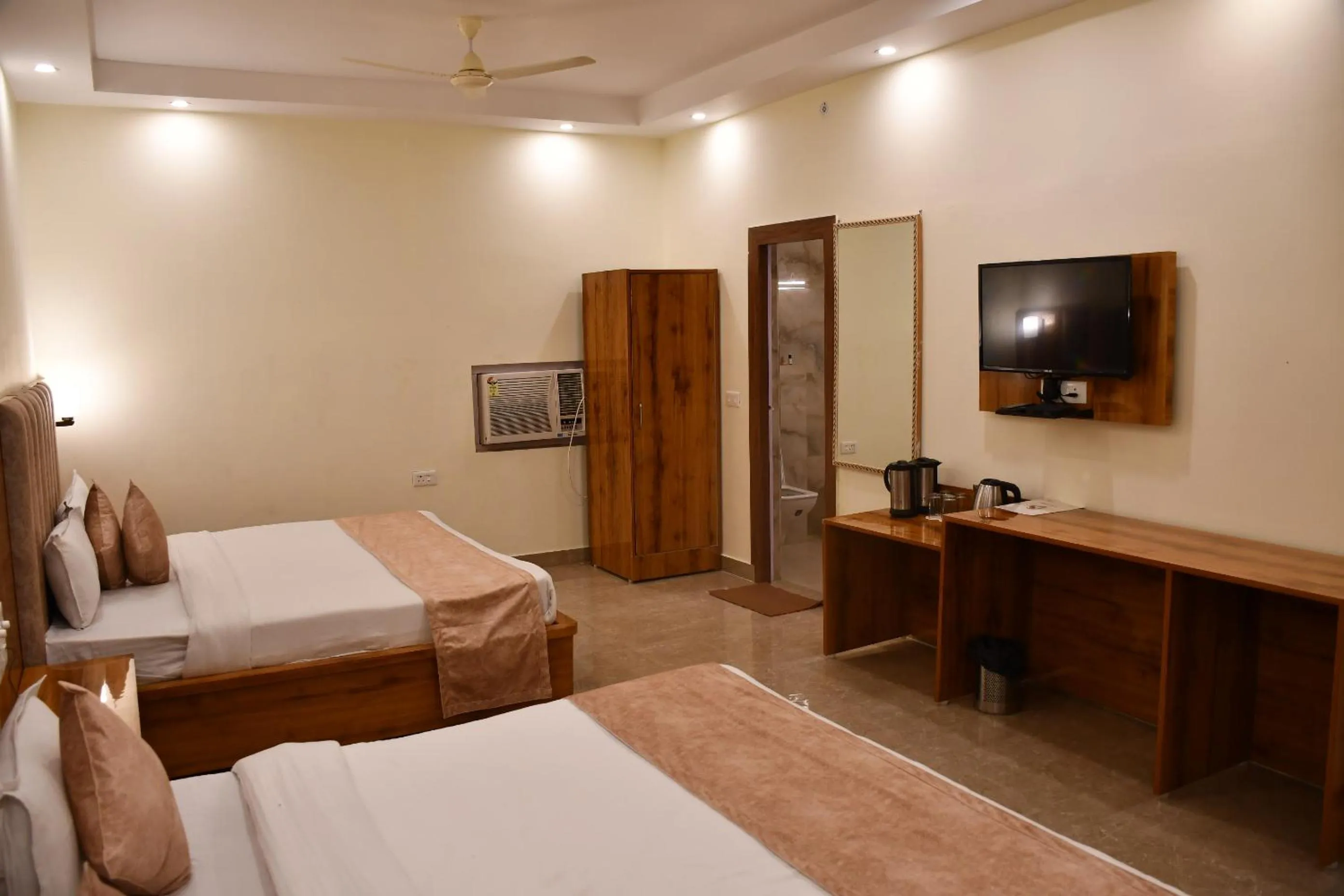 Bed in Shivansh Inn Resort