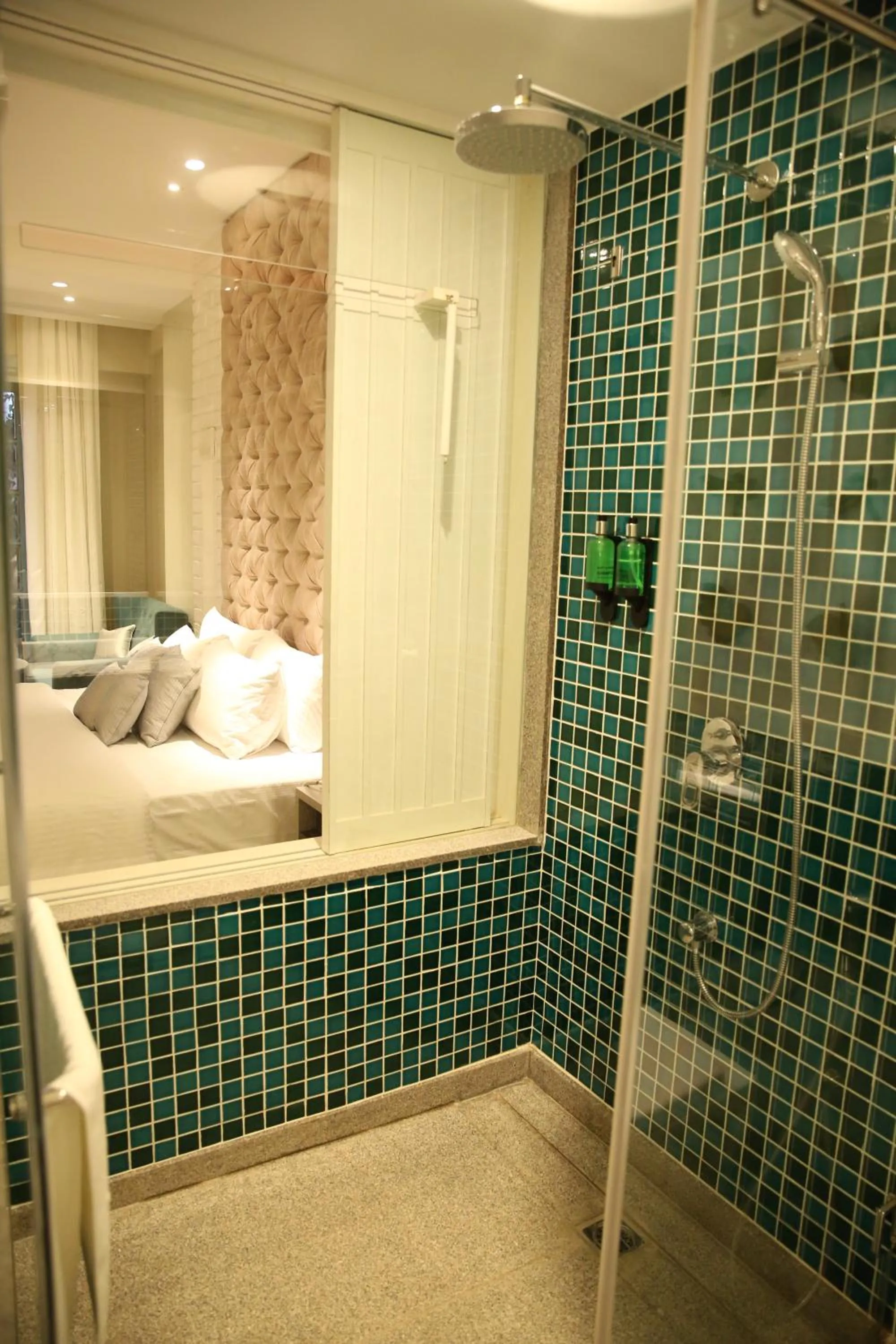 Shower, Bed in Villa Donna